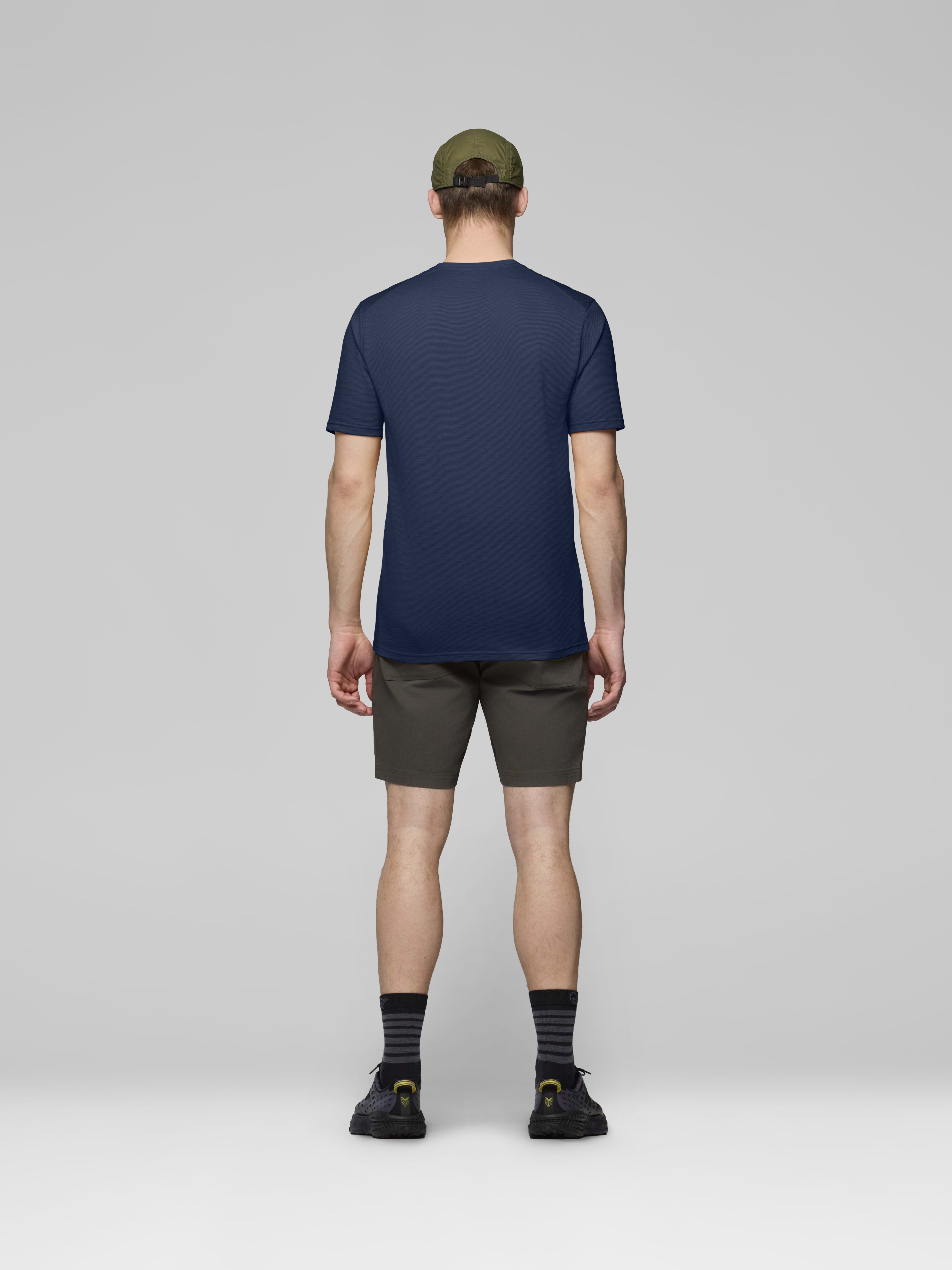Male Look back image of femund equaliserUll T-shirt Indigo Night