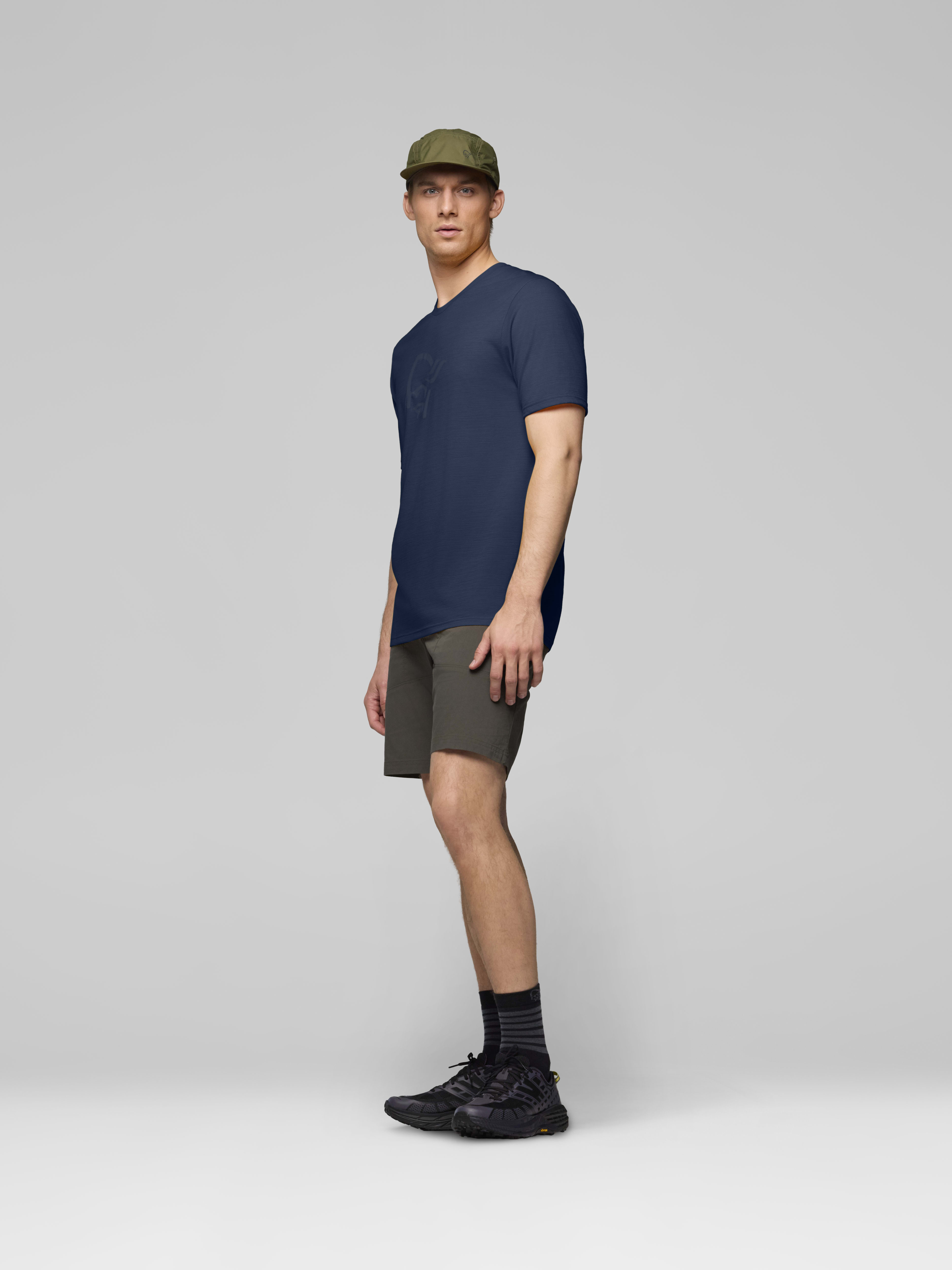 Male Look side image of femund equaliserUll T-shirt Indigo Night