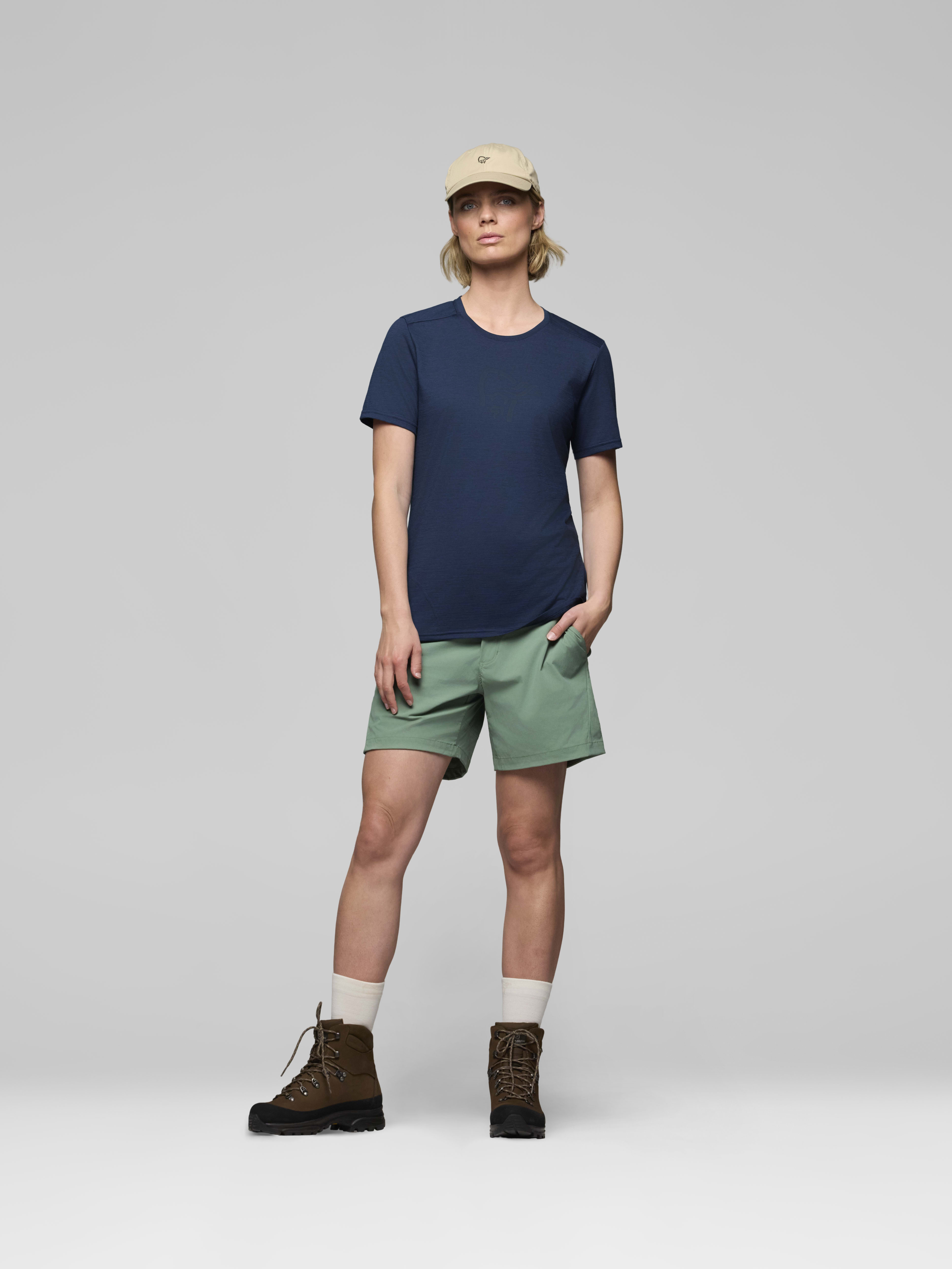 Female Look front image of femund equaliserUll T-shirt Indigo Night
