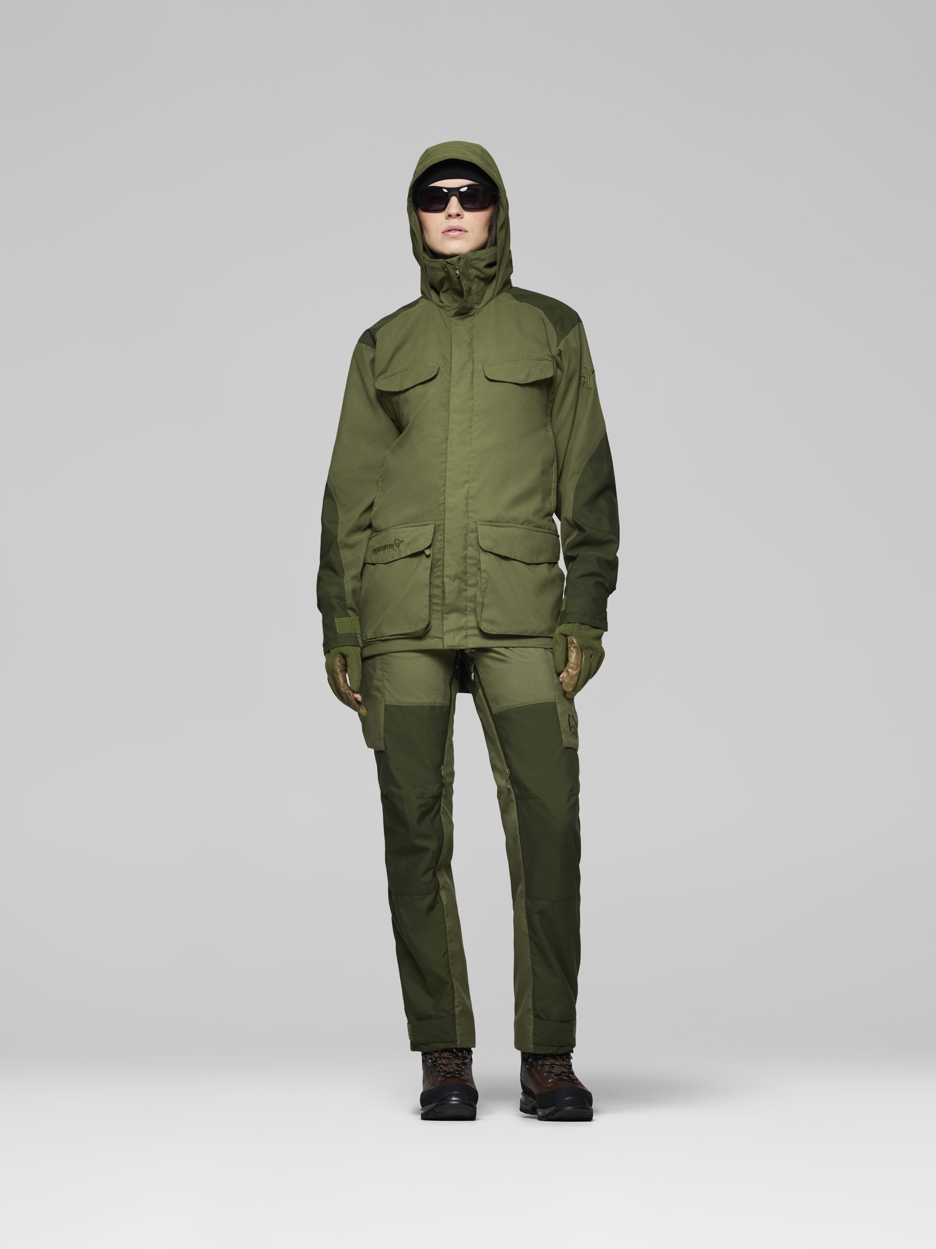 Female Look opening image of finnskogen Gore-Tex Jacket Green