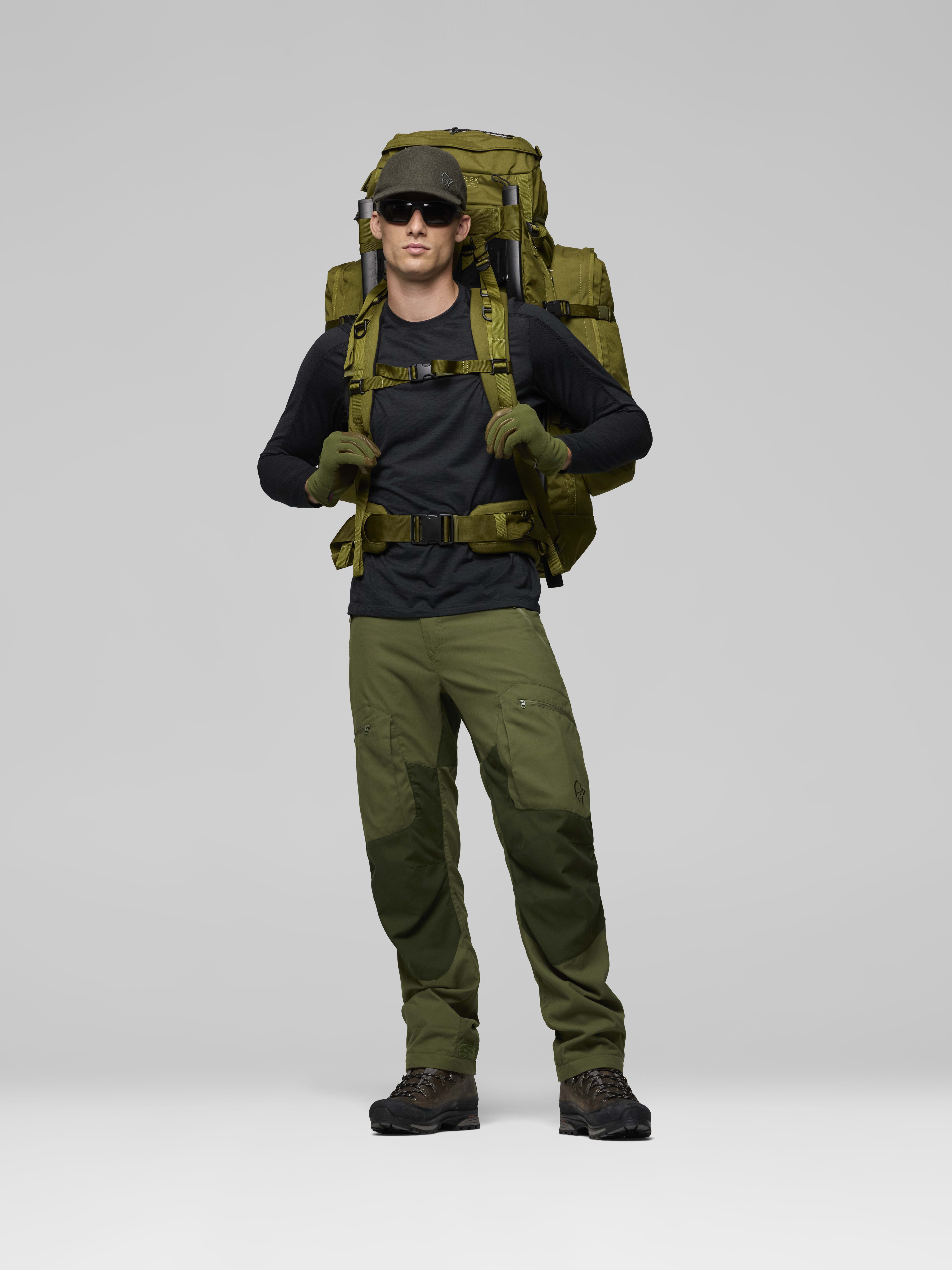 Male Look back image of recon synkroflex 125L Pack Military Green