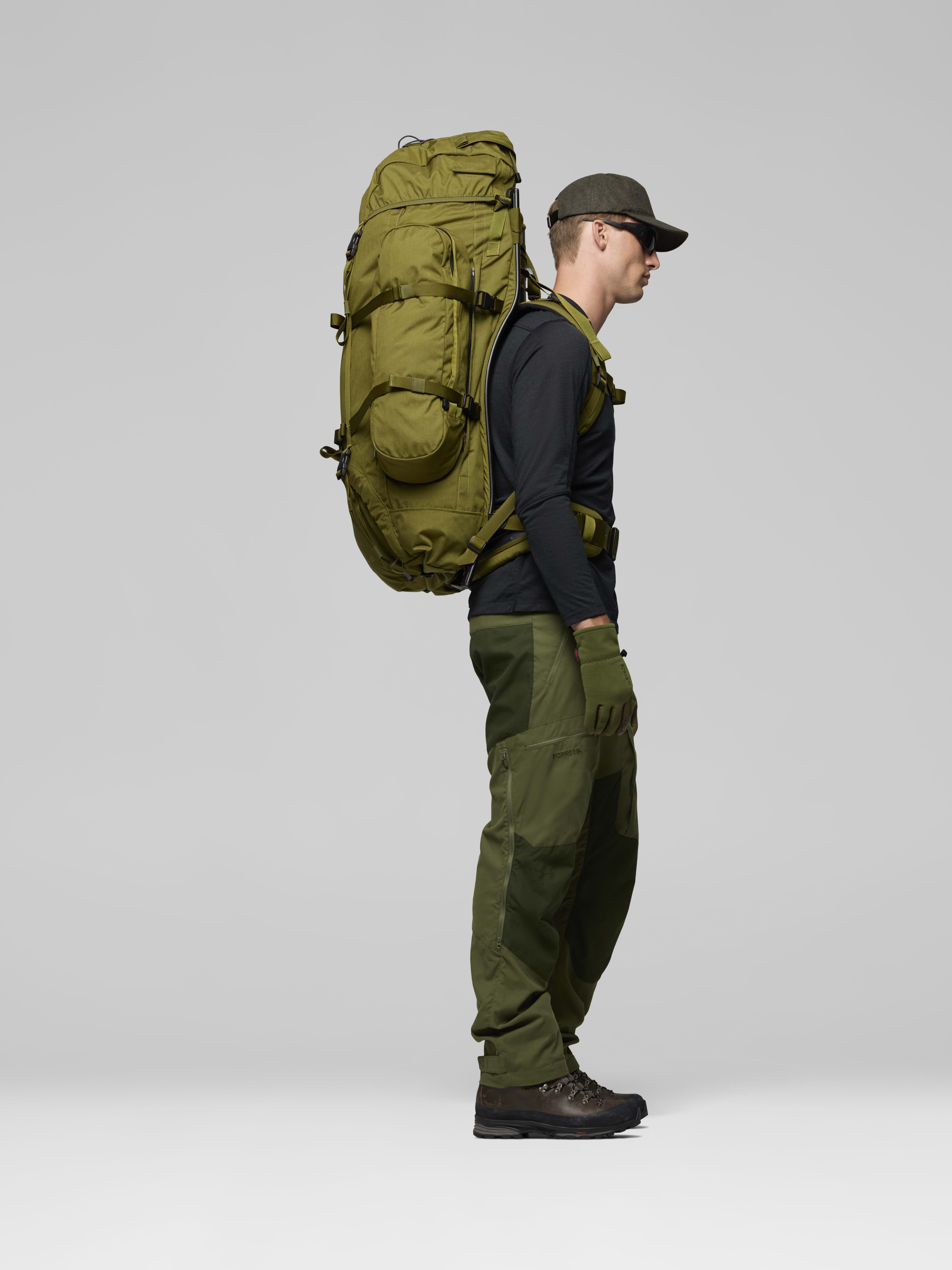 Male Look side image of recon synkroflex 125L Pack Military Green