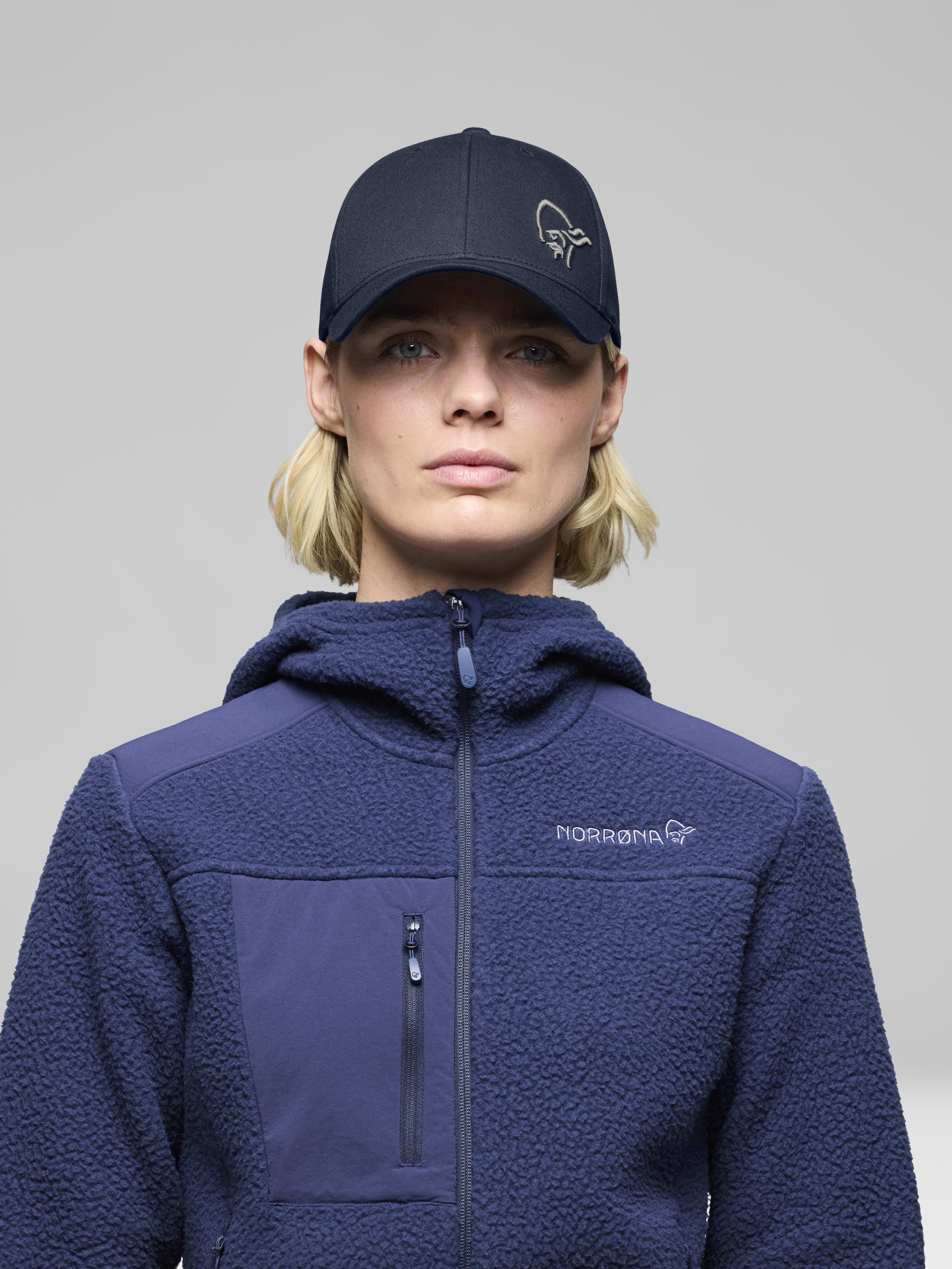 Female Look front image of 29 Flexfit Cap Indigo Night/Drizzle