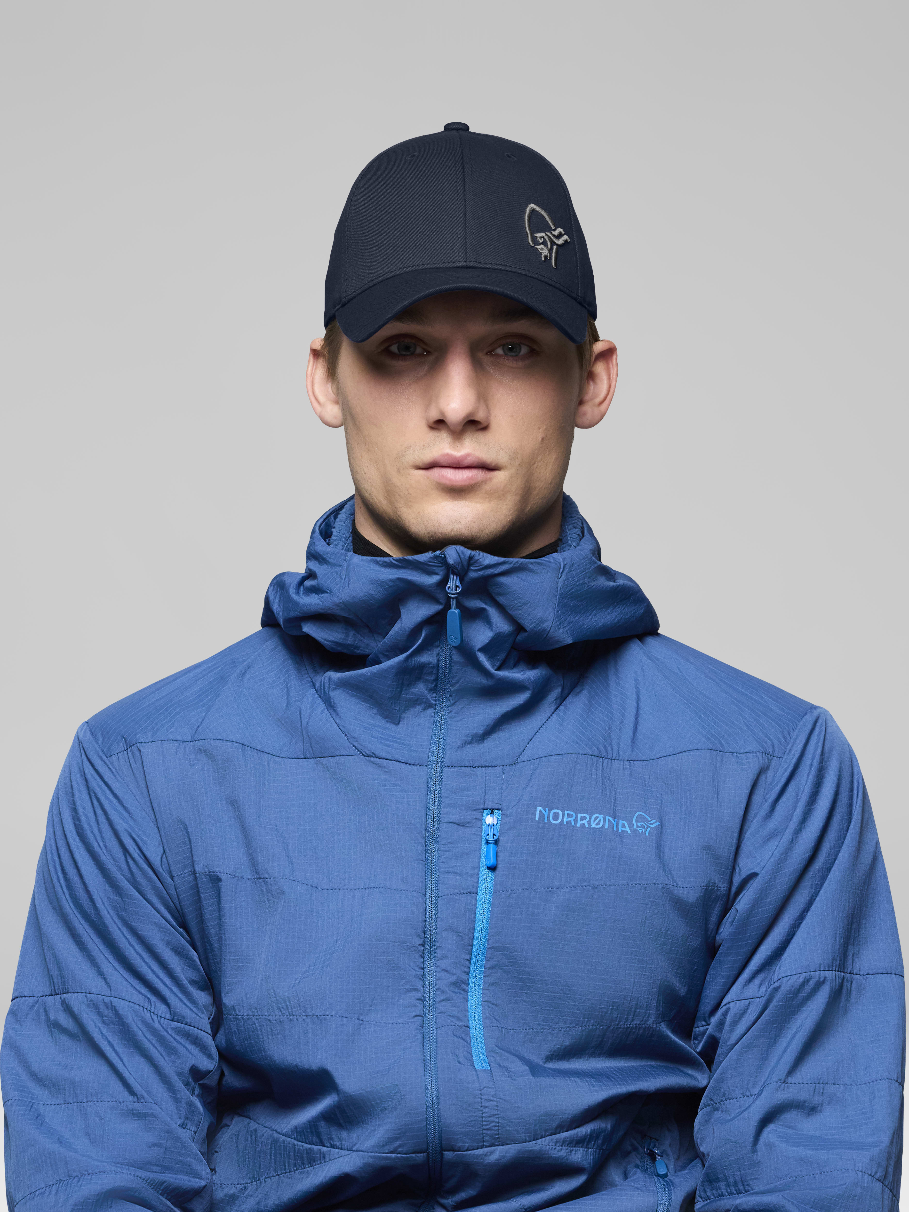 Female Look front image of 29 Flexfit Cap Indigo Night/Drizzle
