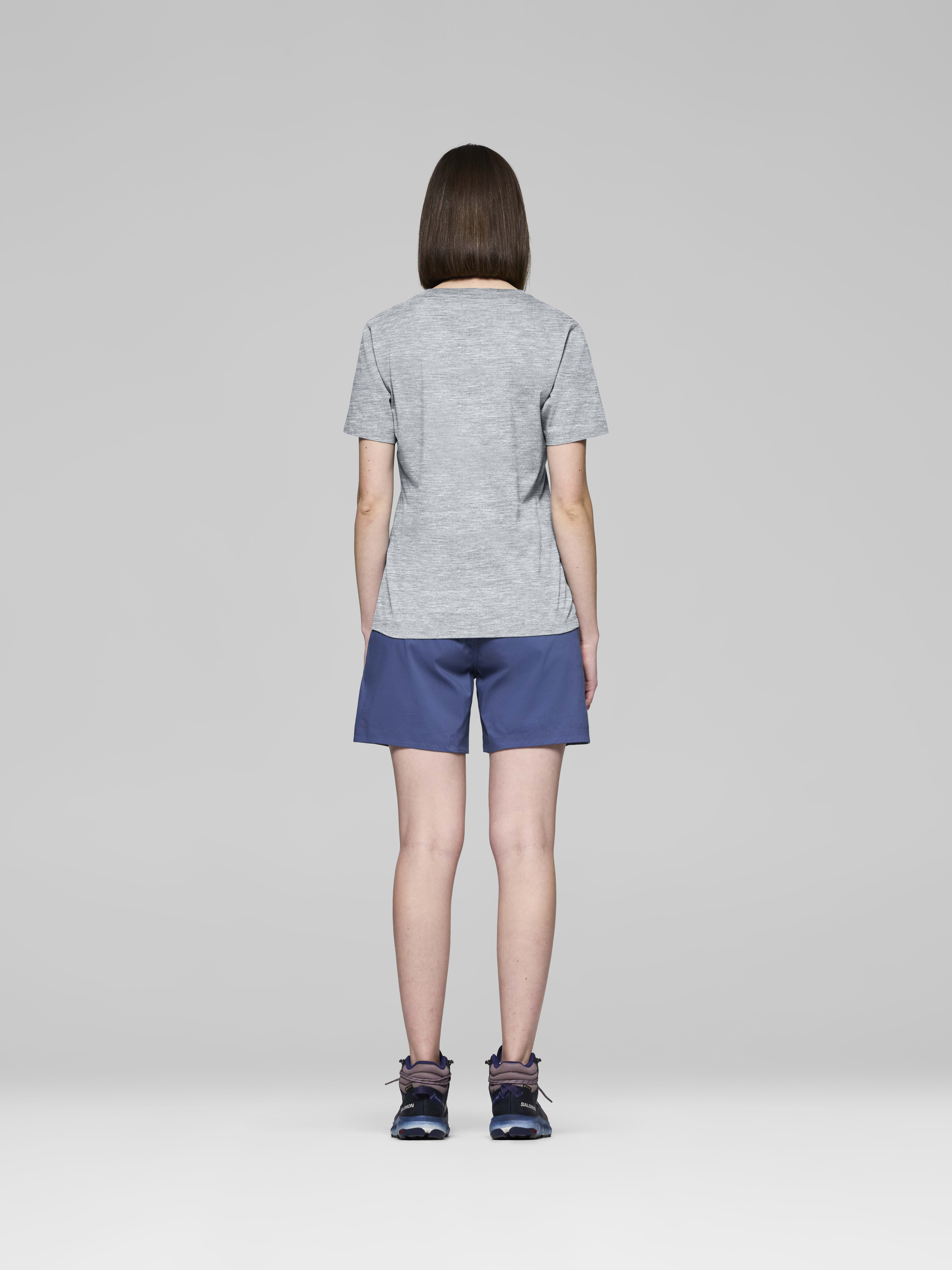 Female Look back image of 29 cotton viking T-shirt Drizzle Melange/Caviar Black