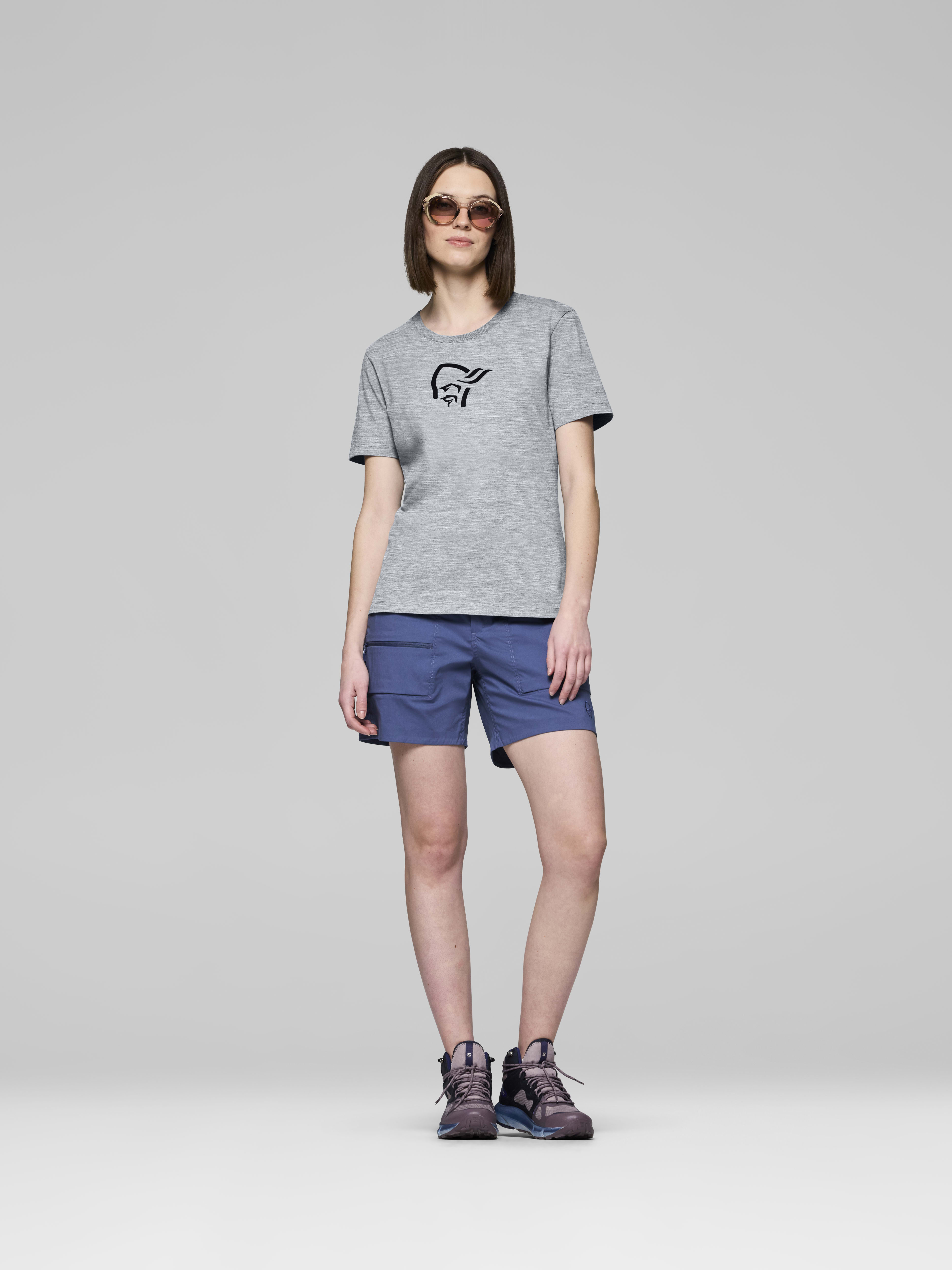Female Look front image of 29 cotton viking T-shirt Drizzle Melange/Caviar Black