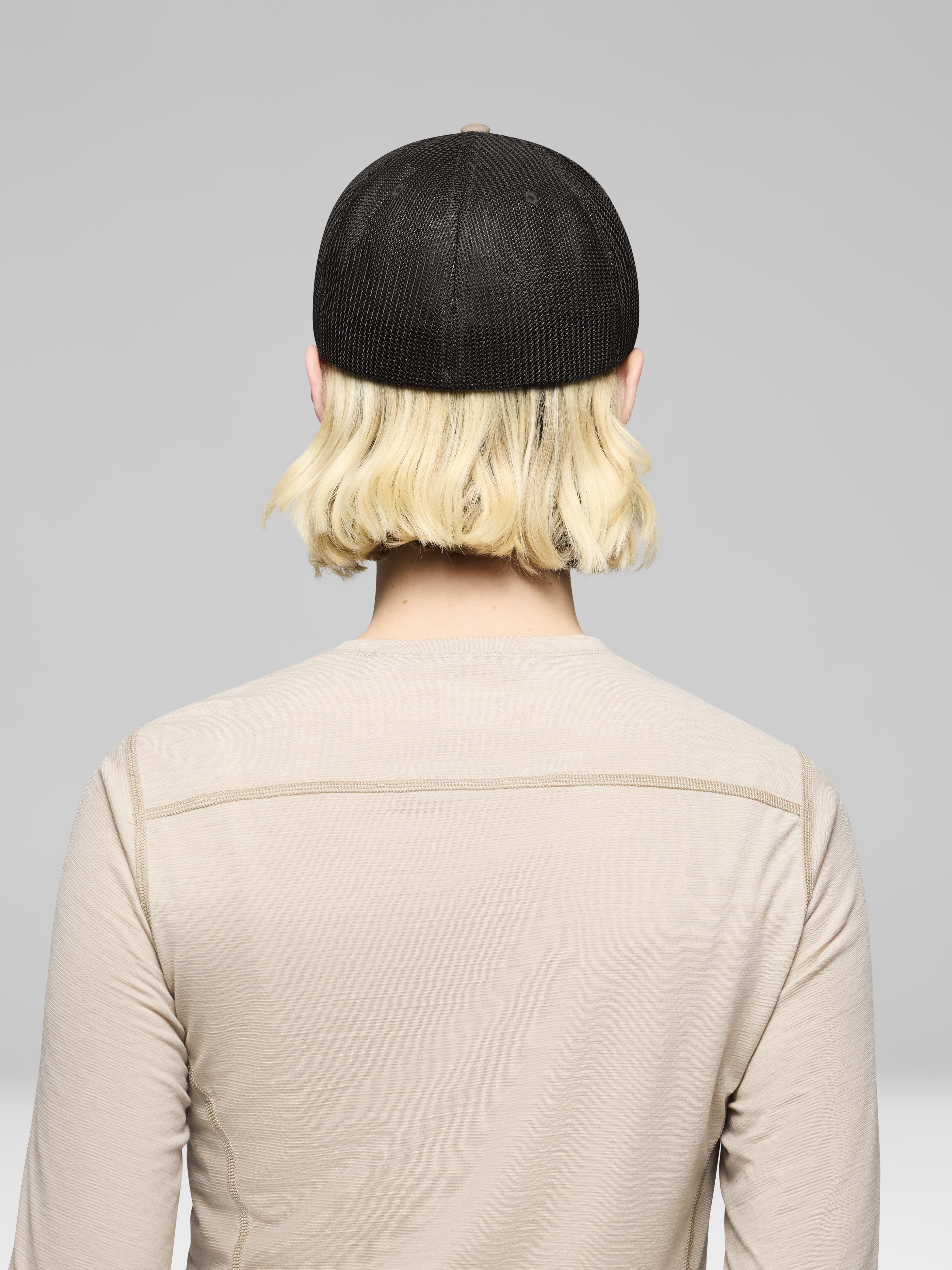 Female Look back image of 29 Flexfit 3D Cap Oyster Gray
