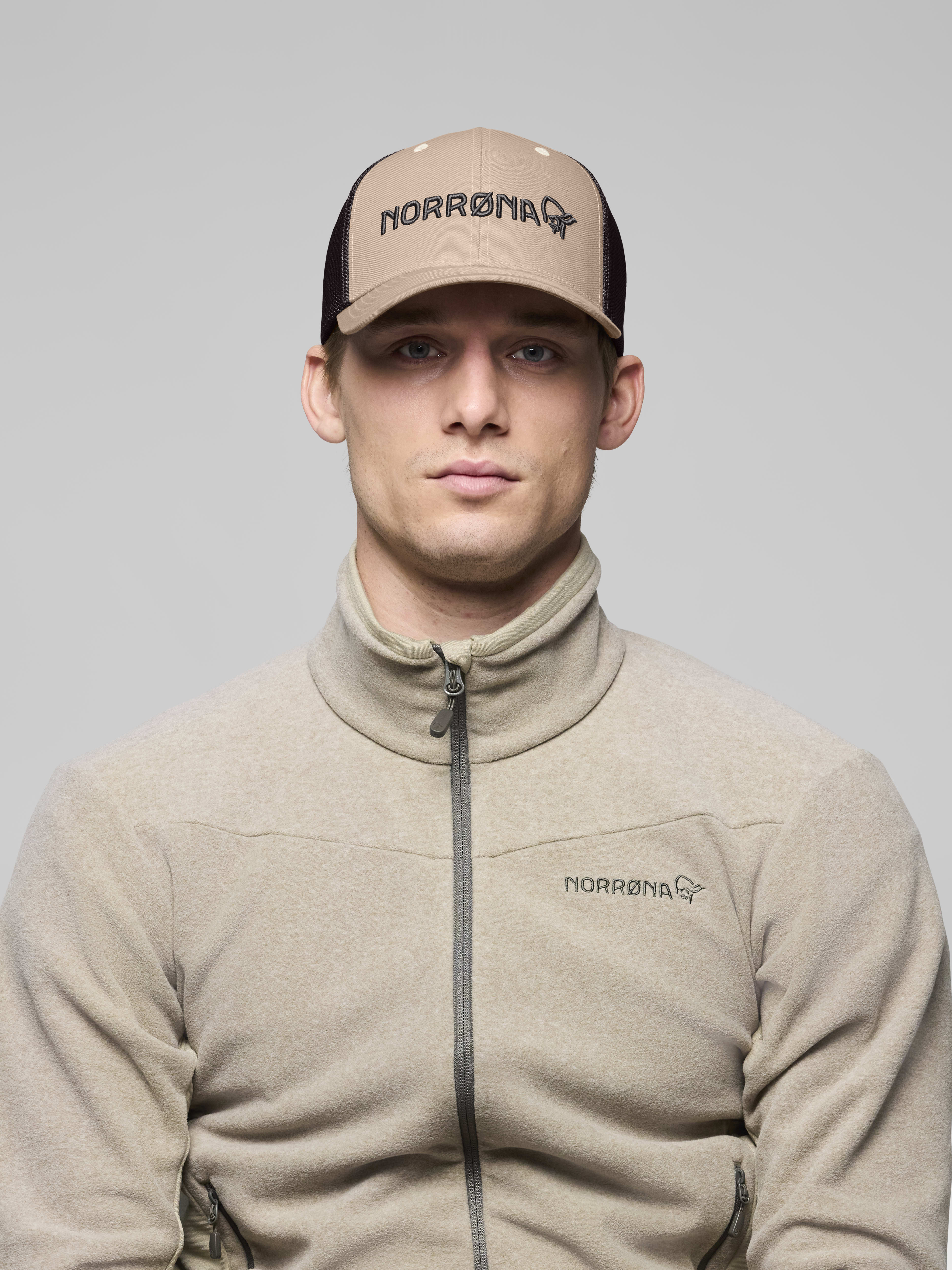 Female Look front image of 29 Flexfit 3D Cap Oyster Gray