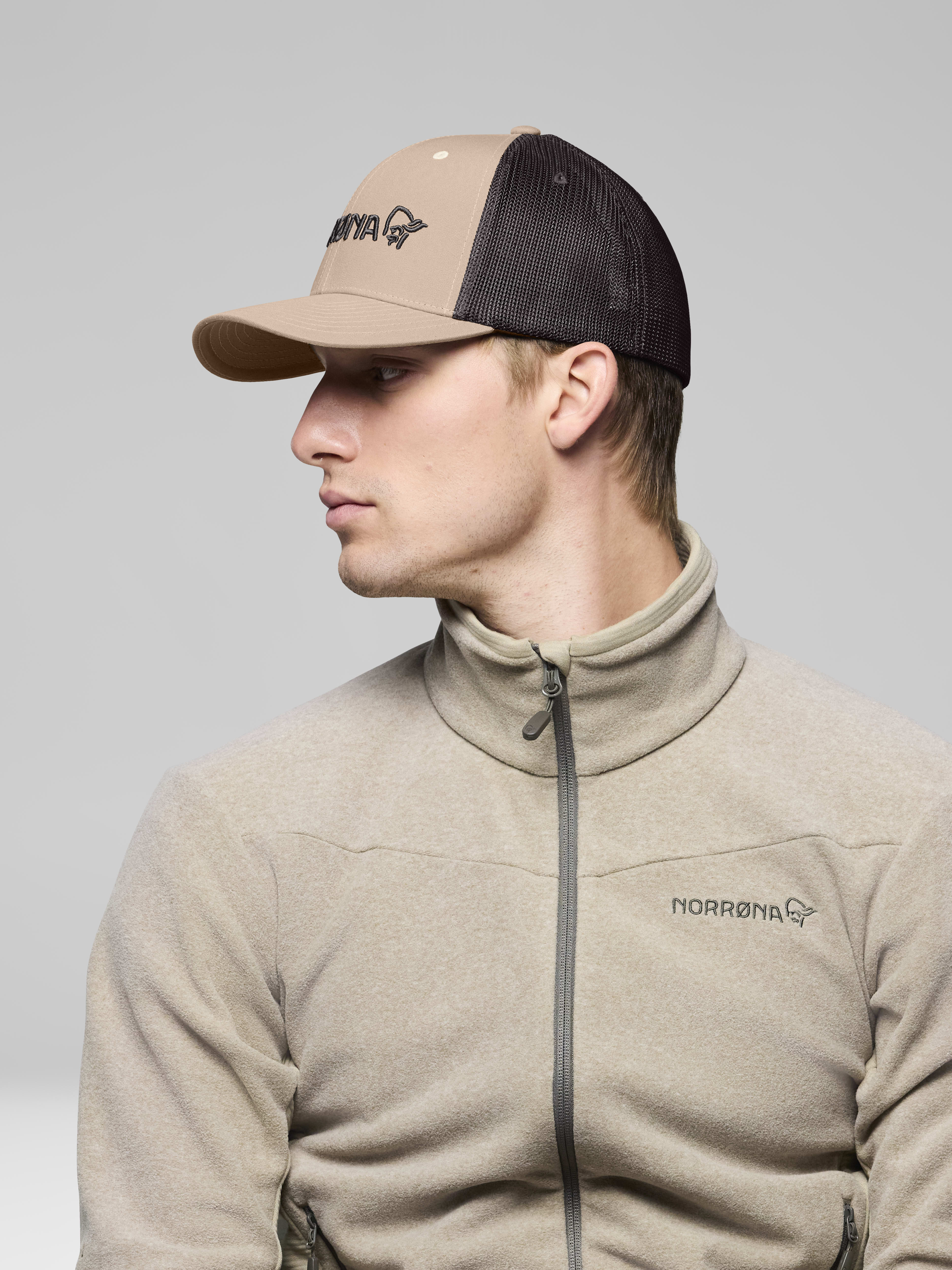 Female Look side image of 29 Flexfit 3D Cap Oyster Gray
