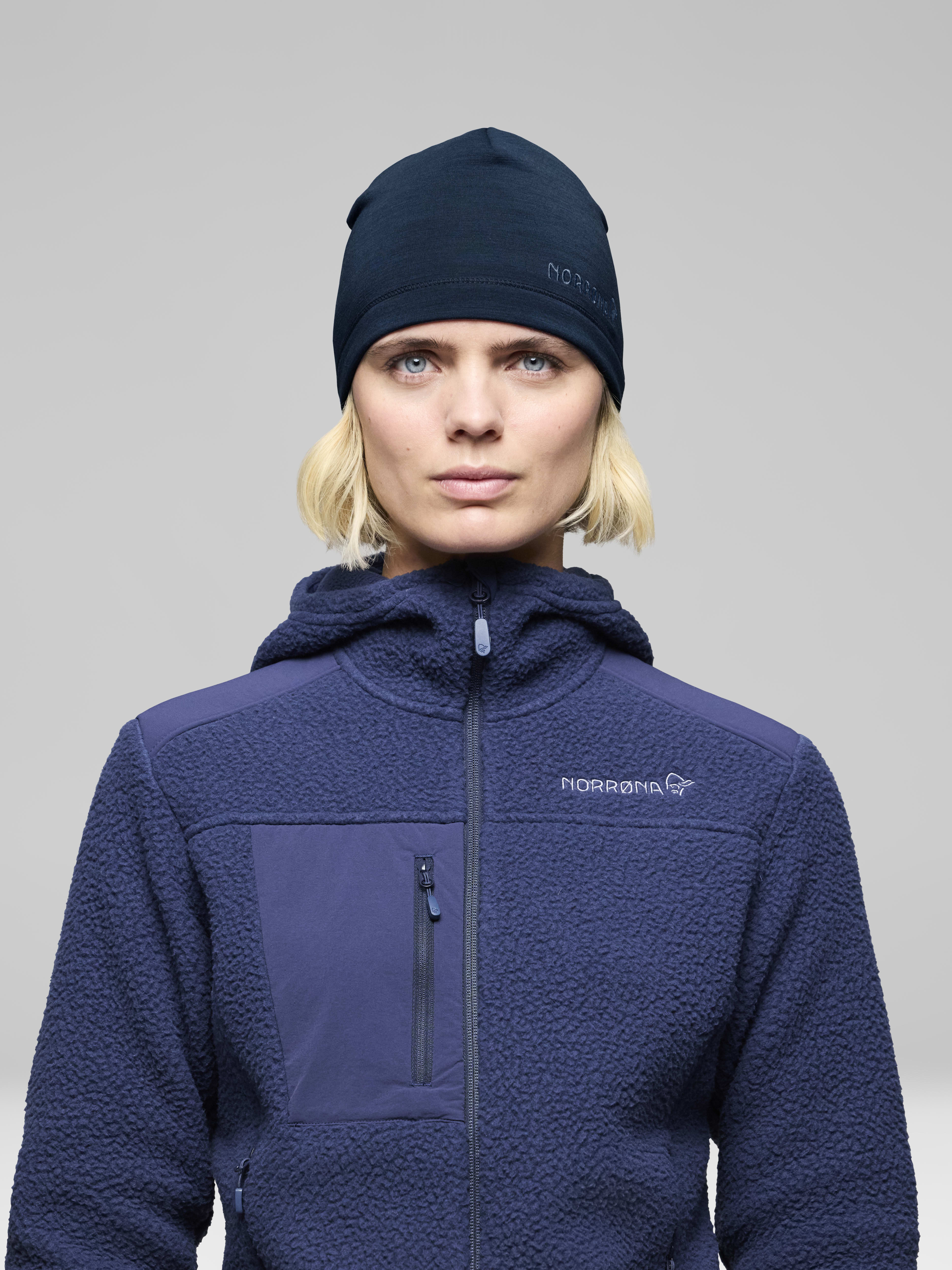 Female Look front image of 29 warmwool2 Beanie Indigo Night
