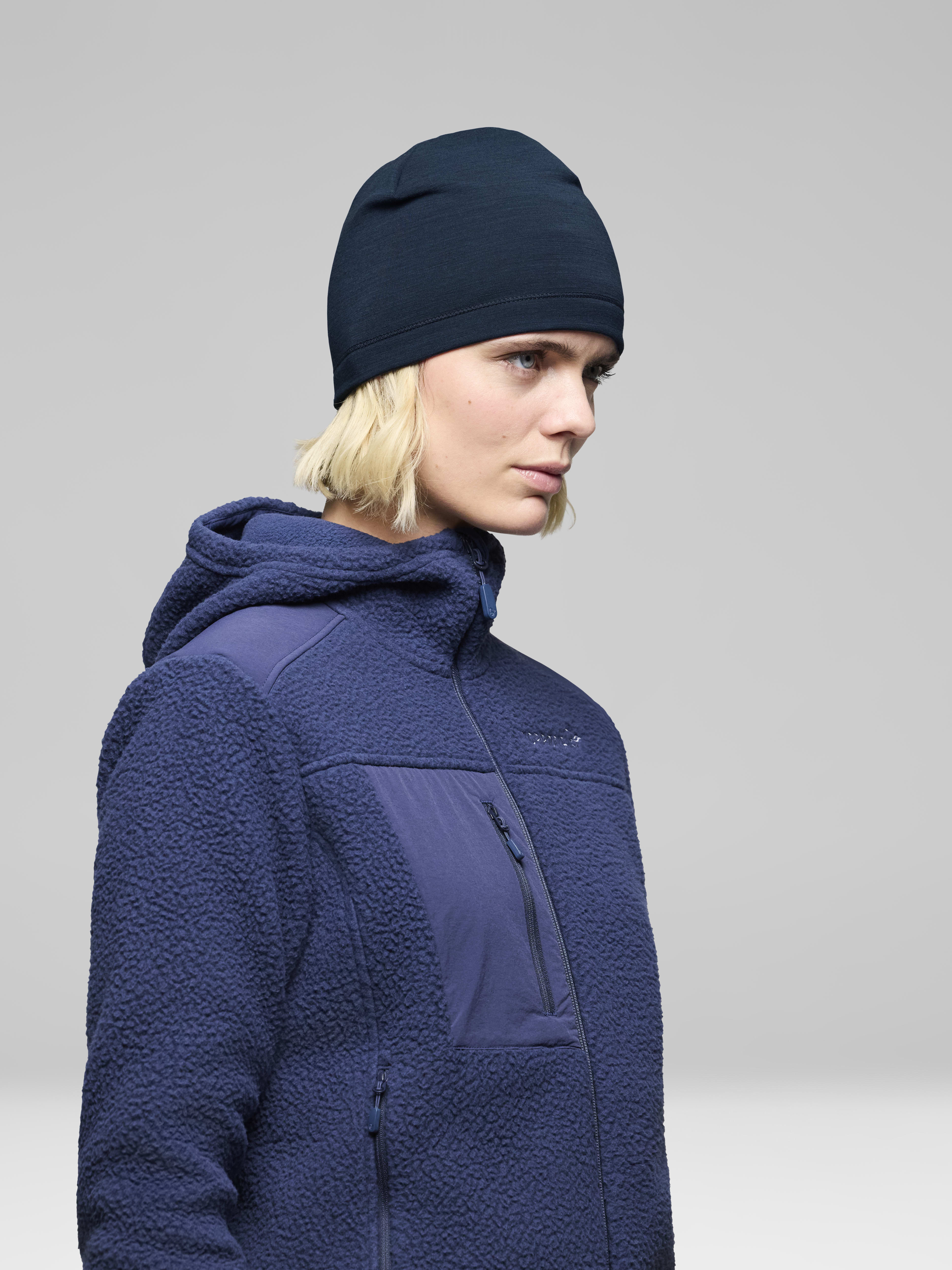 Female Look side image of 29 warmwool2 Beanie Indigo Night