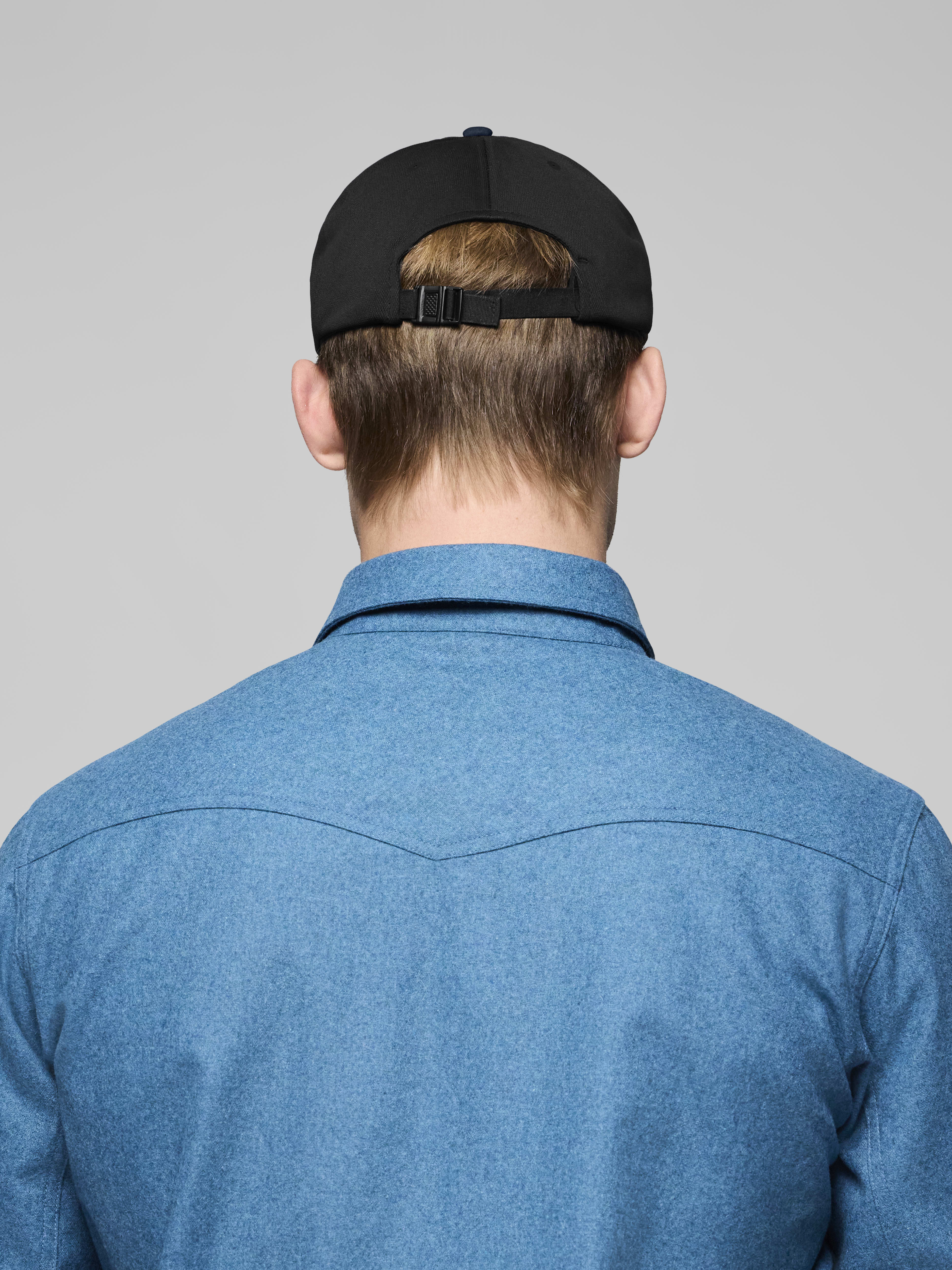 Female Look back image of 29 tech trucker Cap Indigo Night