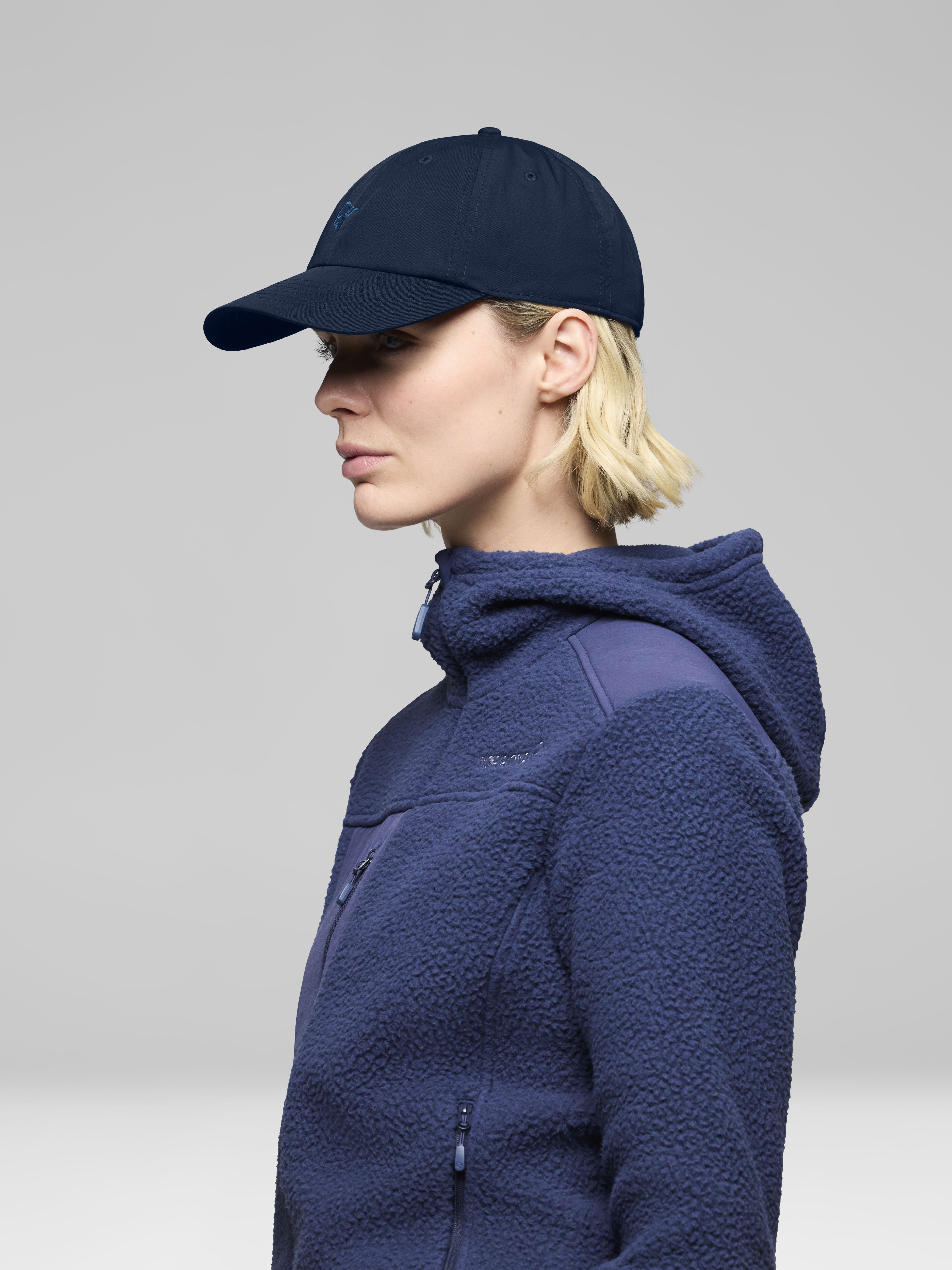 Female Look side image of 29 tech sport Cap Indigo Night