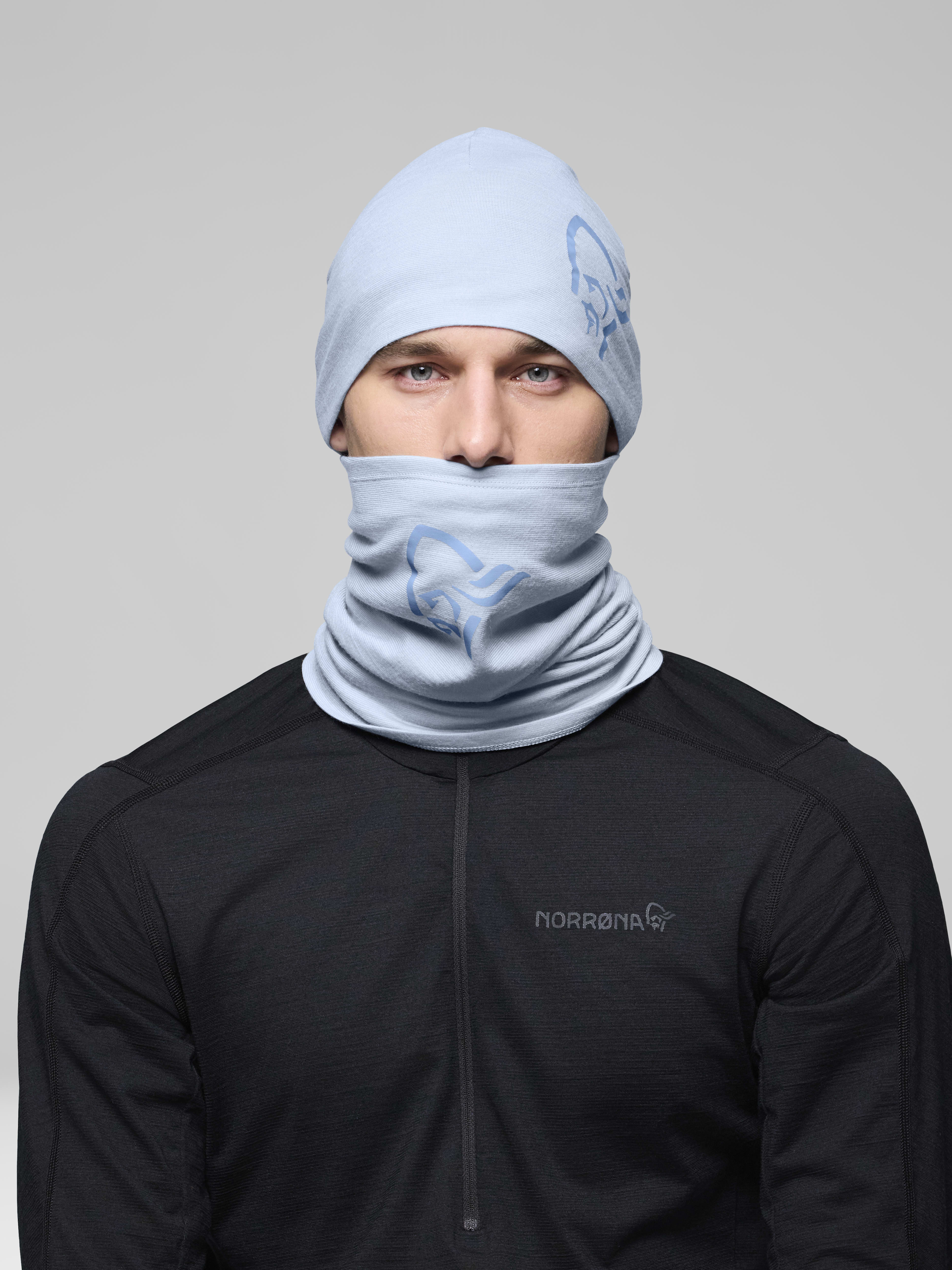 Female Look front image of 29 pureUll Neck Cashmere Blue