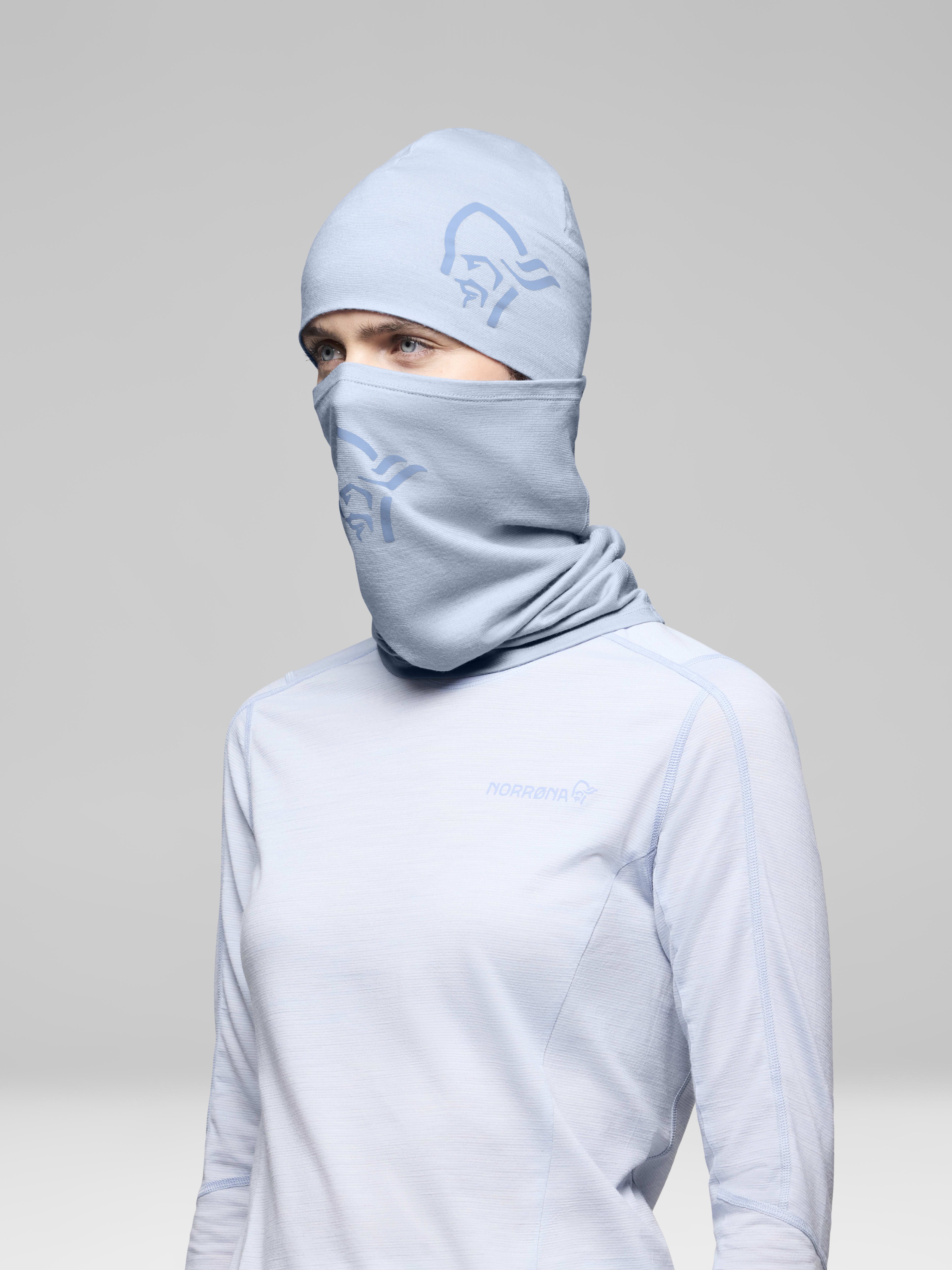 Female Look side image of 29 pureUll Neck Cashmere Blue