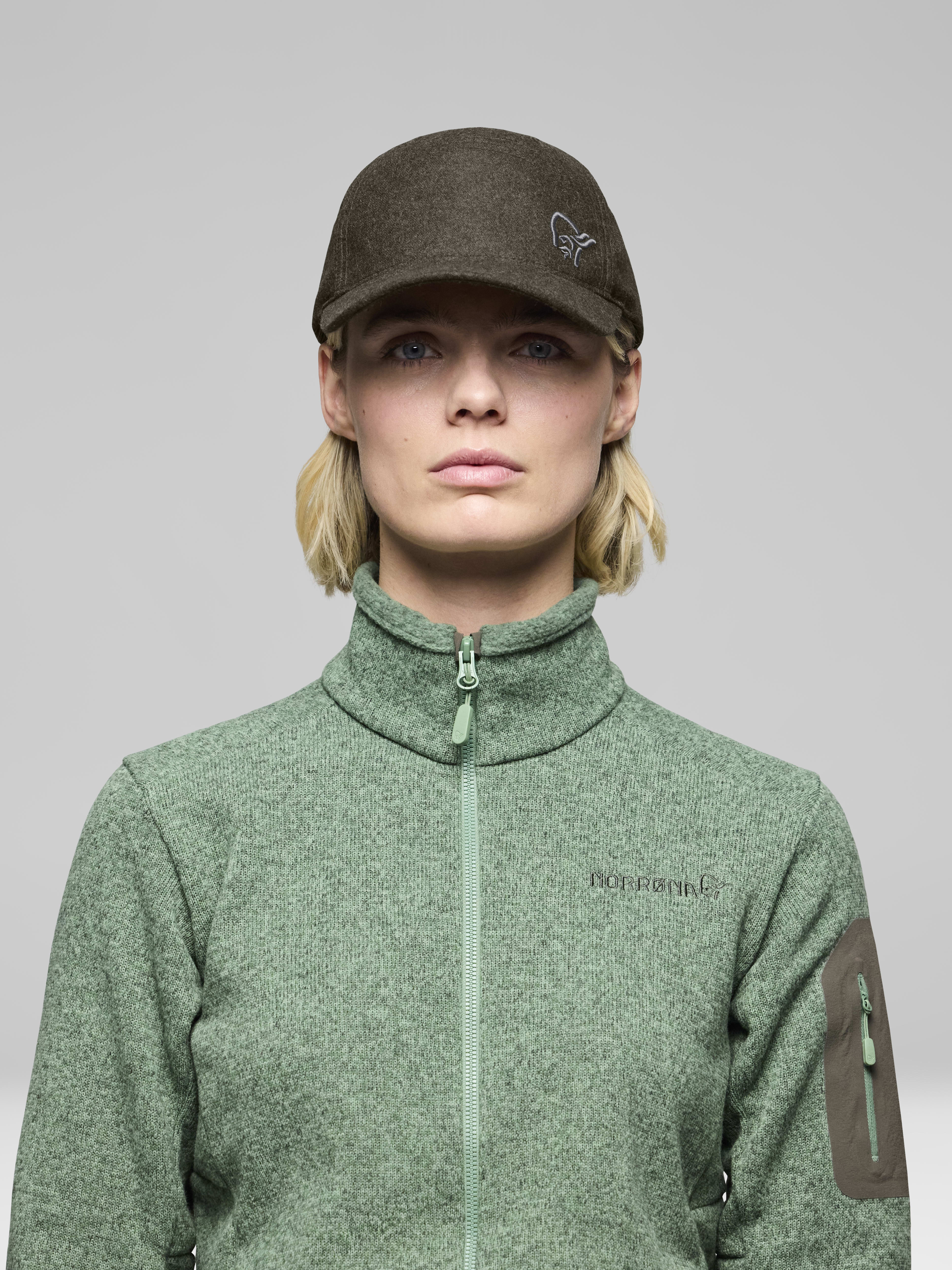 Female Look front image of 29 wool Cap Rosin