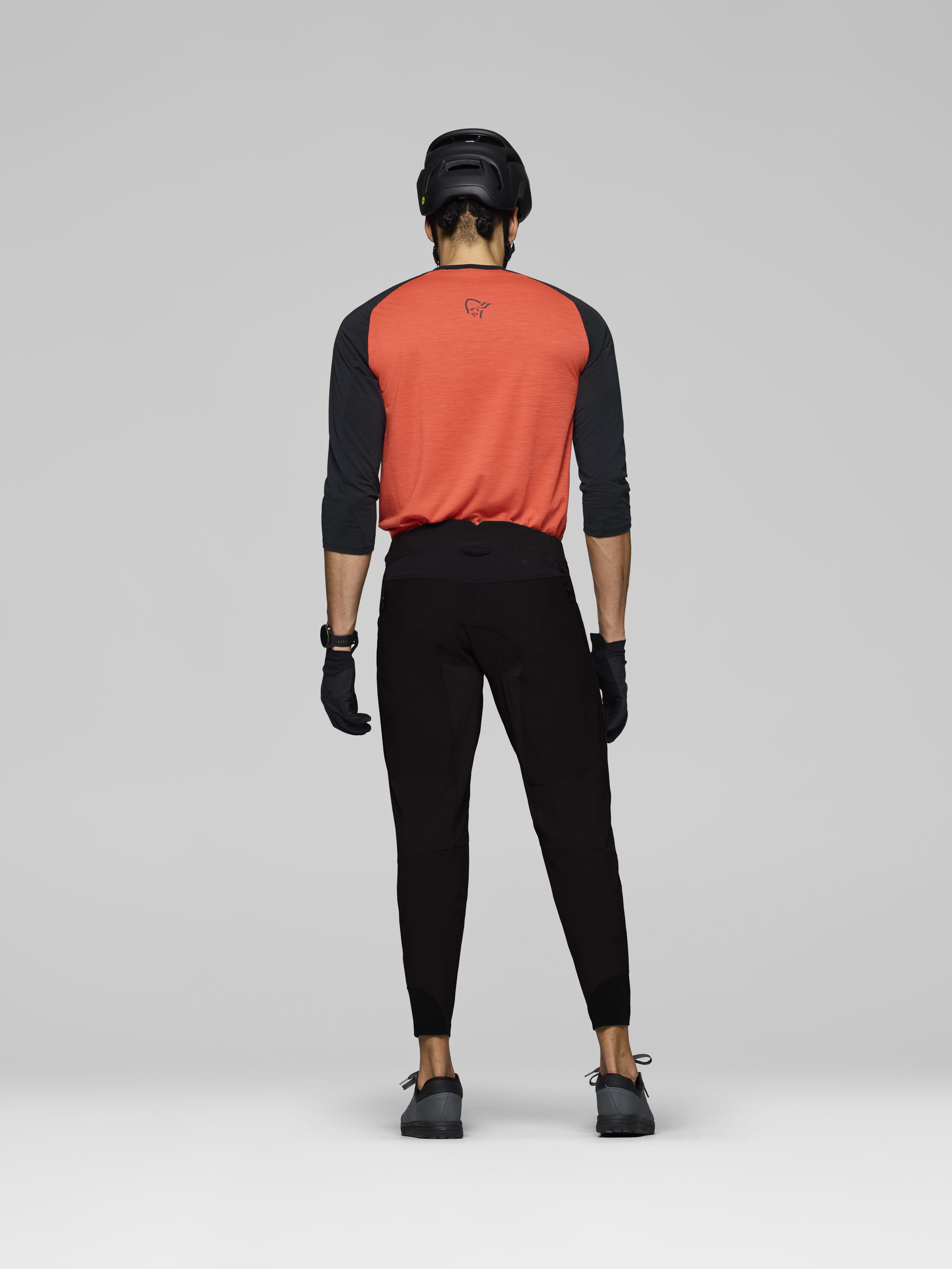 Male Look back image of skibotn flex1 Pants Caviar Black