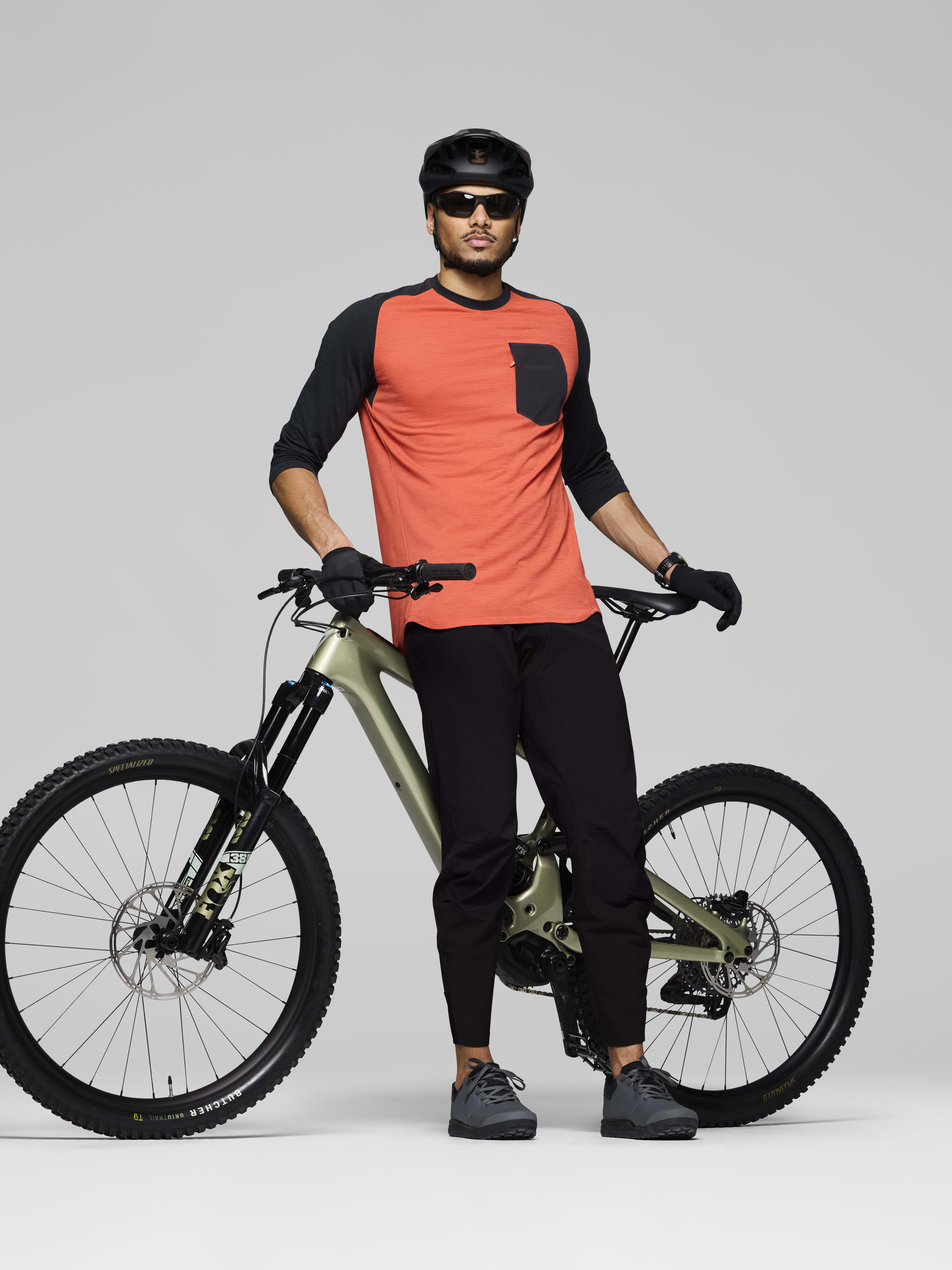 Male Look opening image of skibotn flex1 Pants Caviar Black