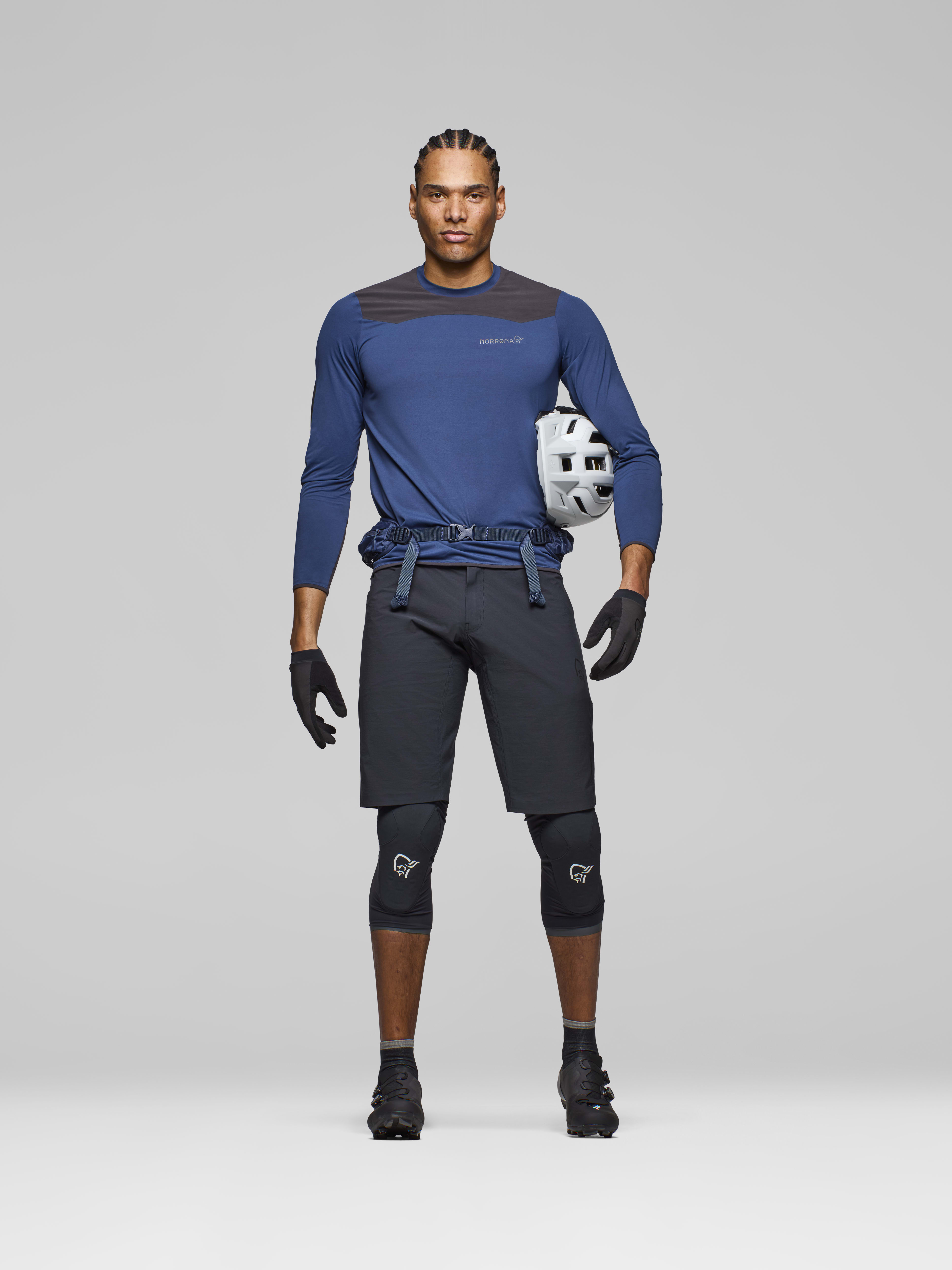 Male Look opening image of skibotn flex1 Shorts Caviar Black