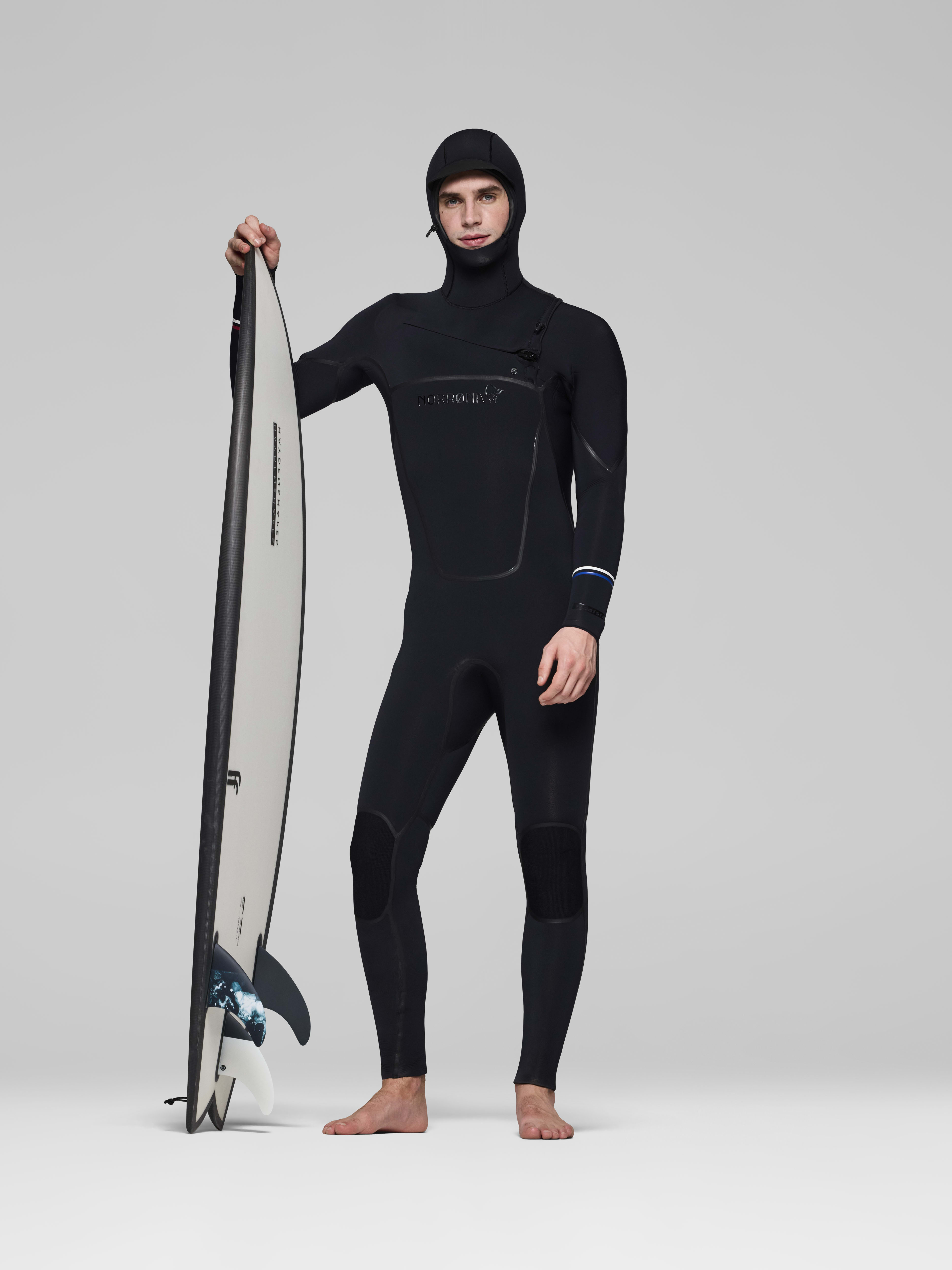 Male Look opening image of unstad 5.5/5/4mm Hooded Wetsuit Caviar Black
