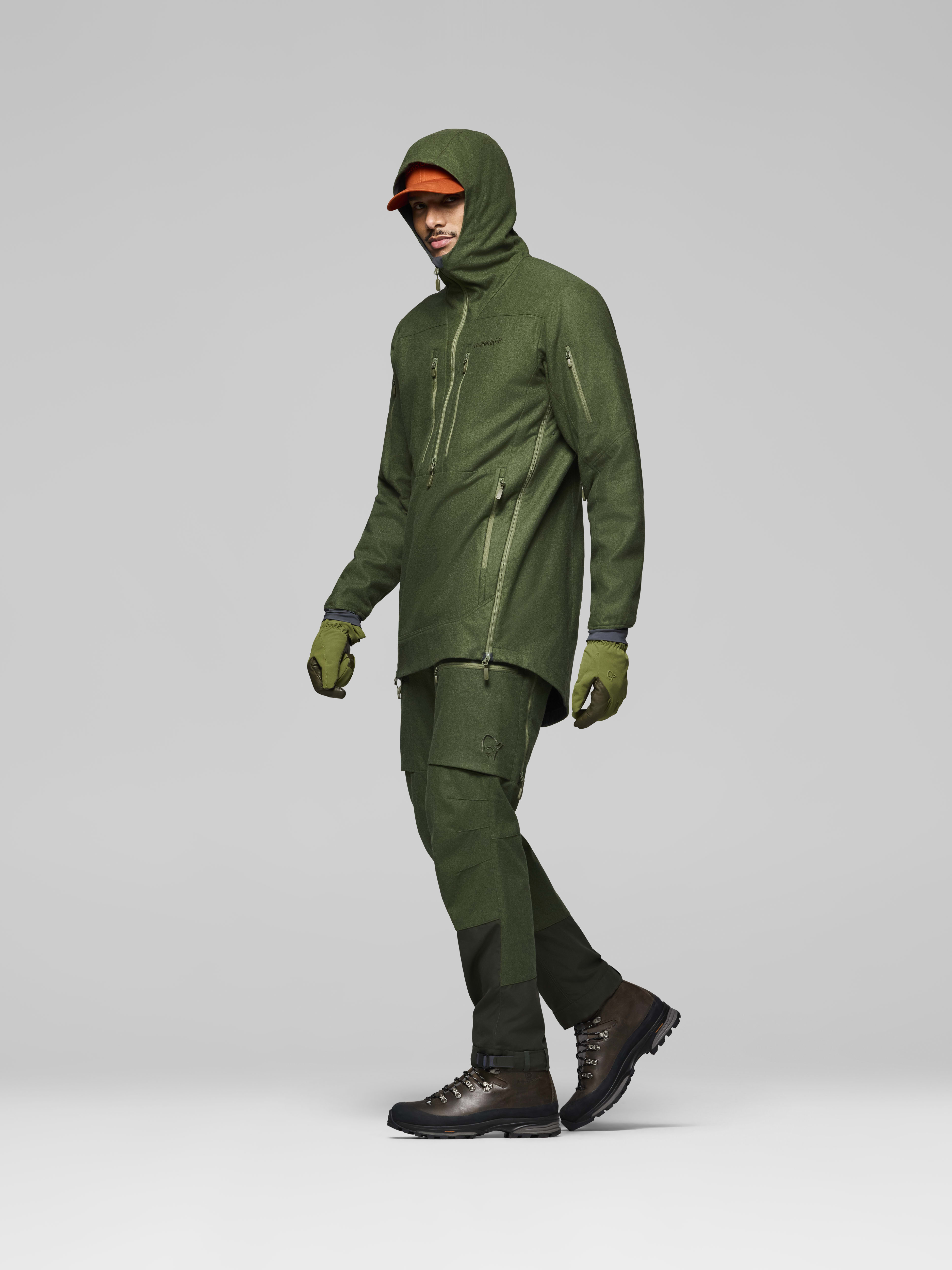 Male Look side image of kvinnherad wool Smock Olive Night