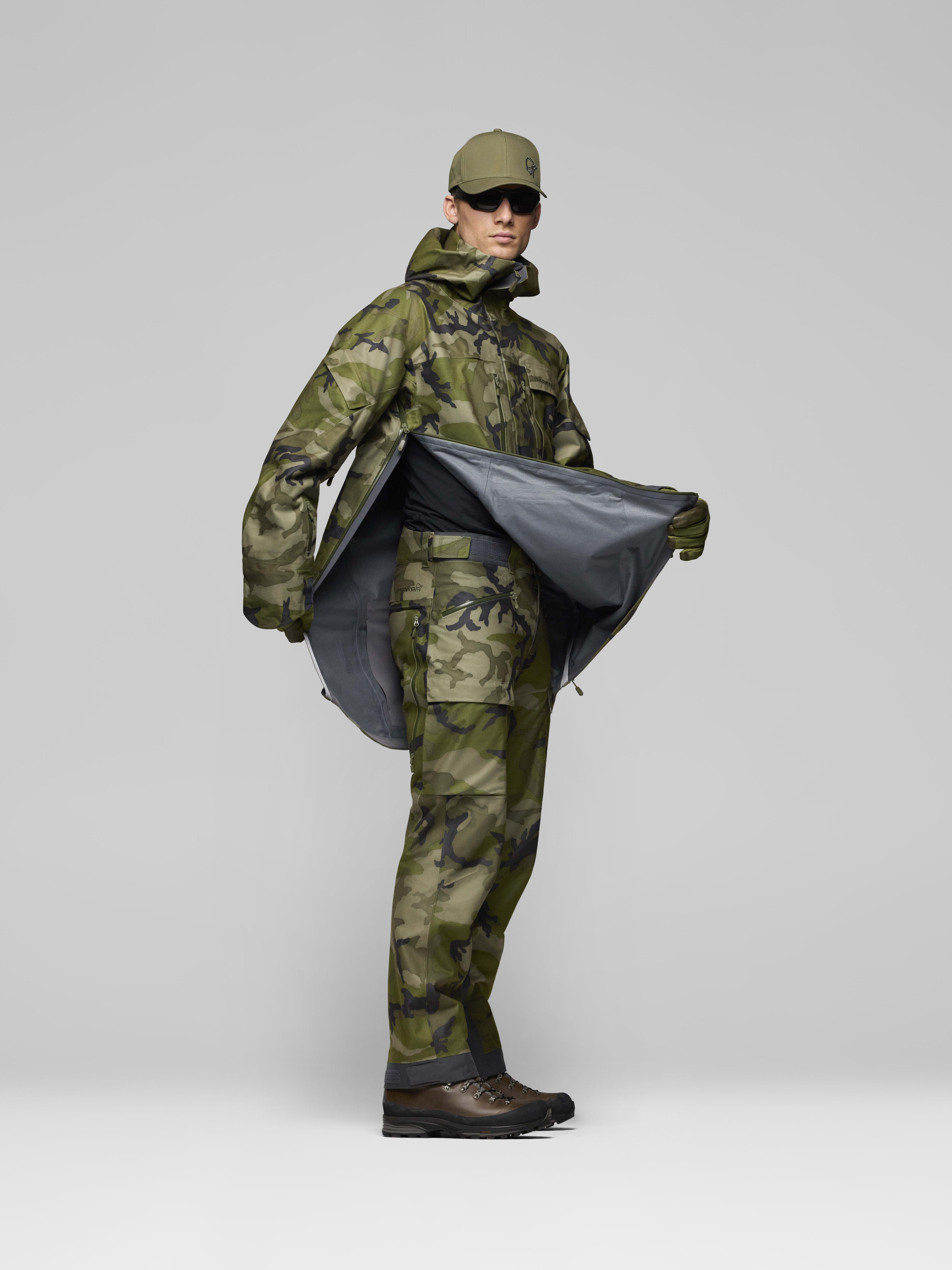 Male Look opening image of kvinnherad Gore-Tex Pants Green Camo