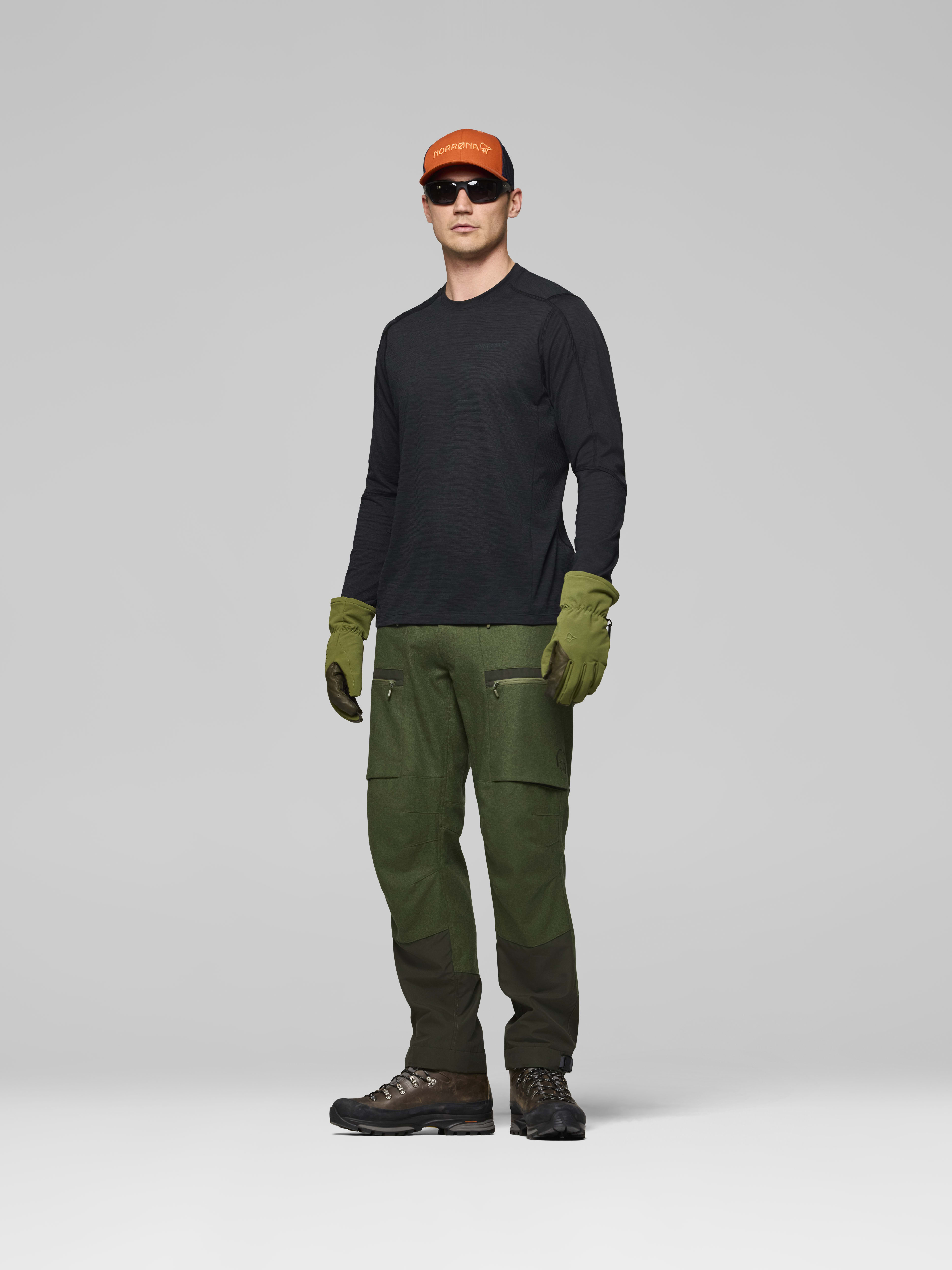 Male Look opening image of kvinnherad wool Pants Olive Night