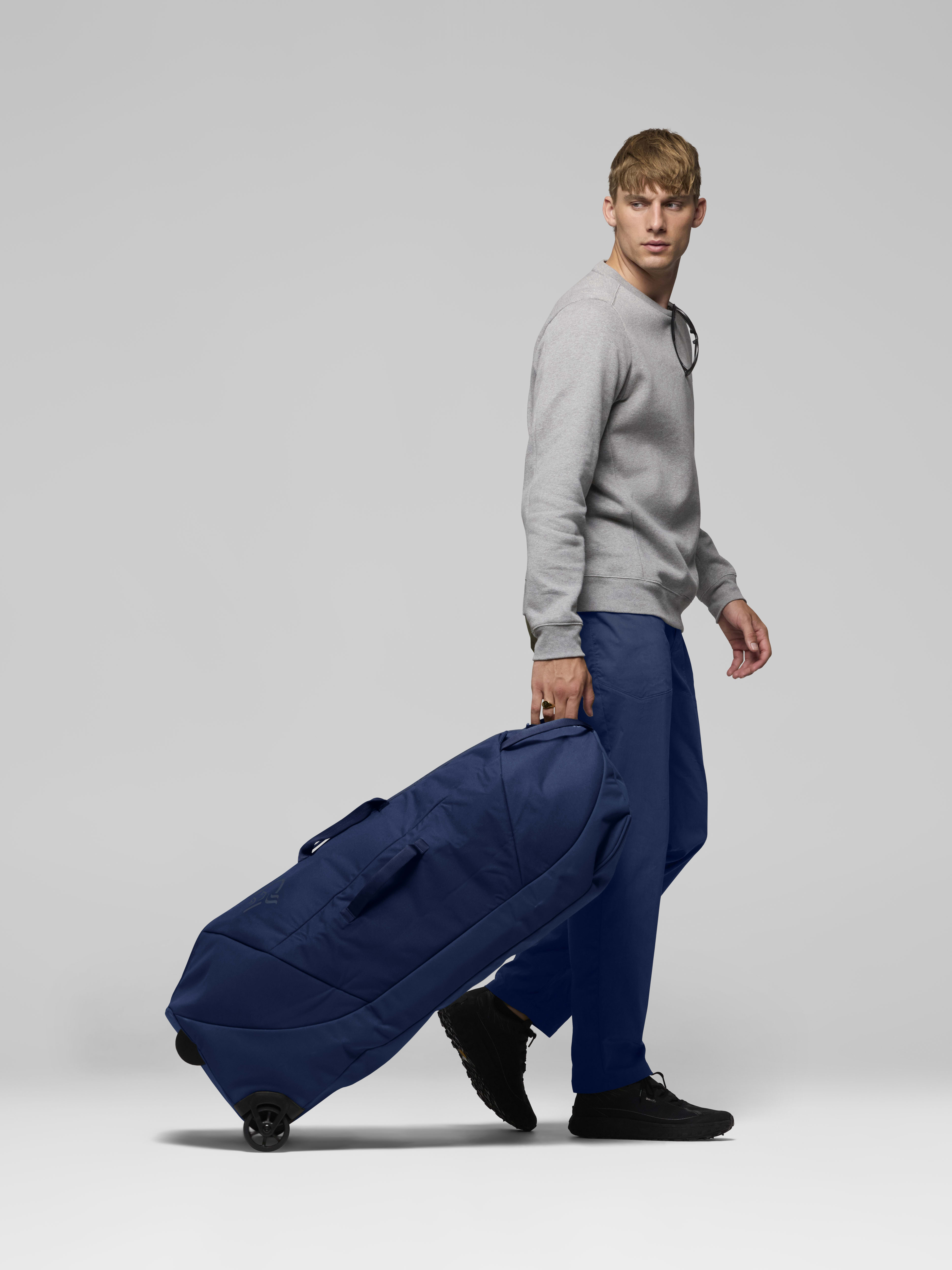 Female Look side image of norrona dividable 125L Trolley Bag Indigo Night