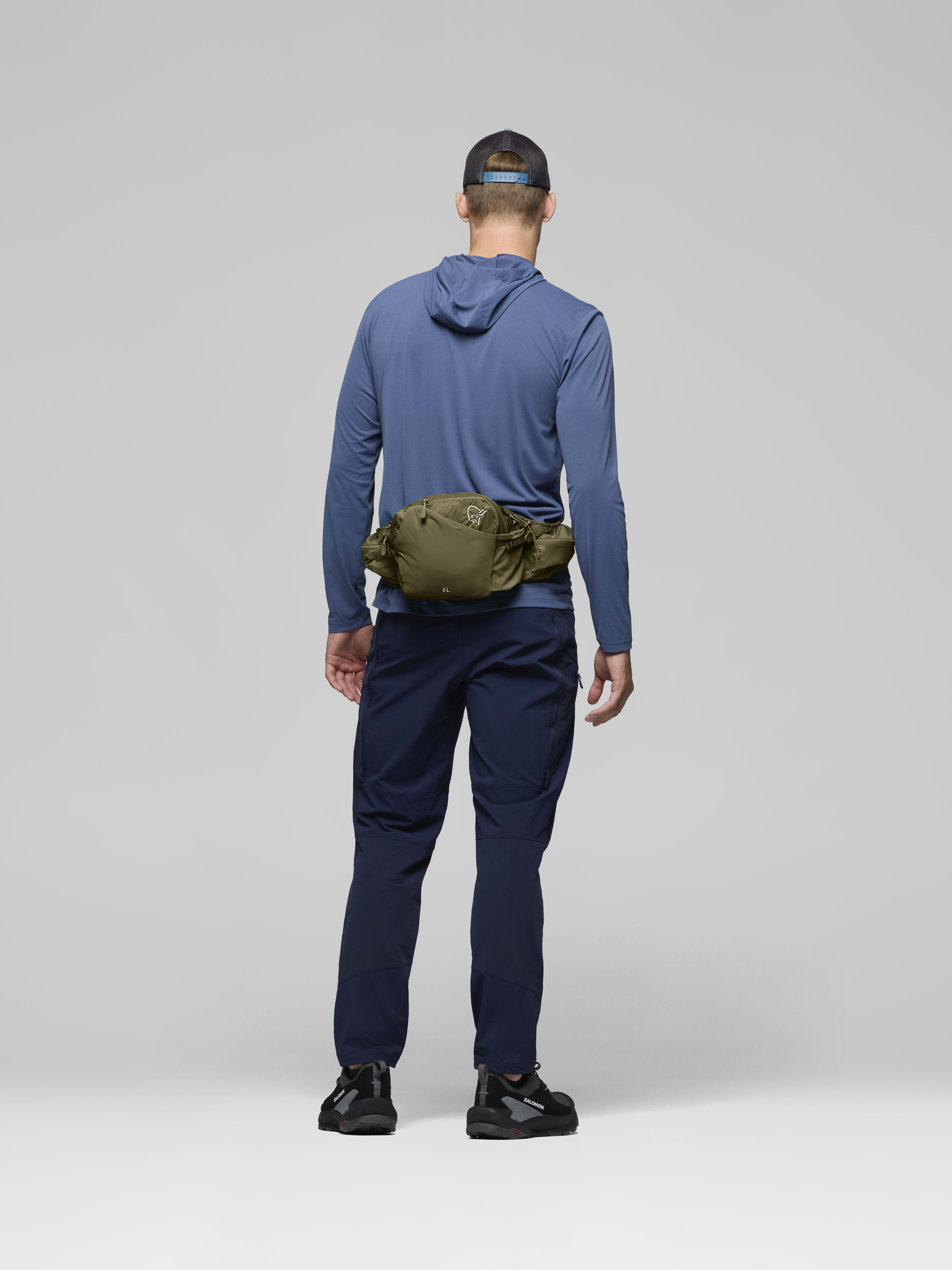 Female Look front image of femund econyl70 6L Hip Pack Olive Night