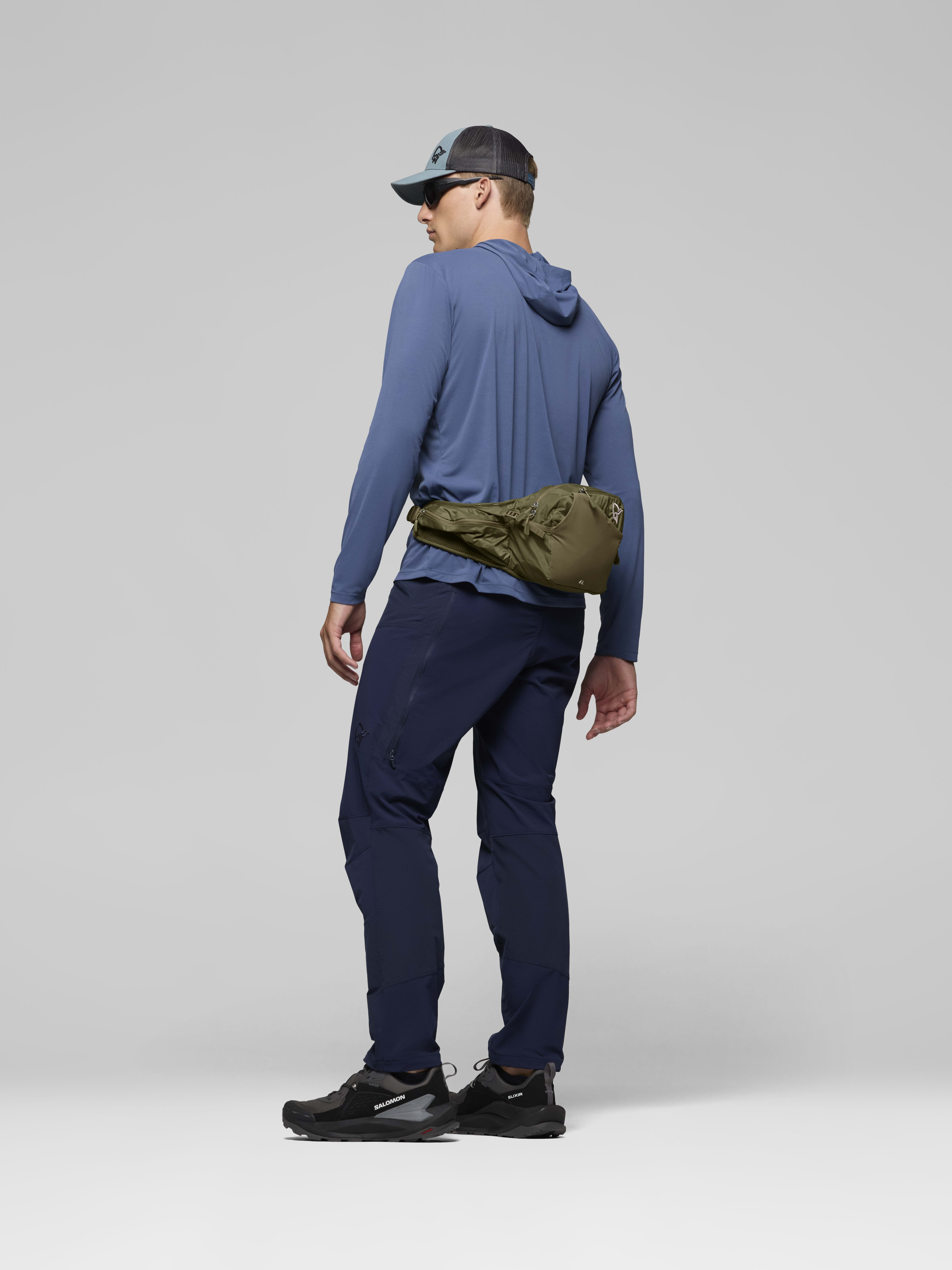 Female Look side image of femund econyl70 6L Hip Pack Olive Night