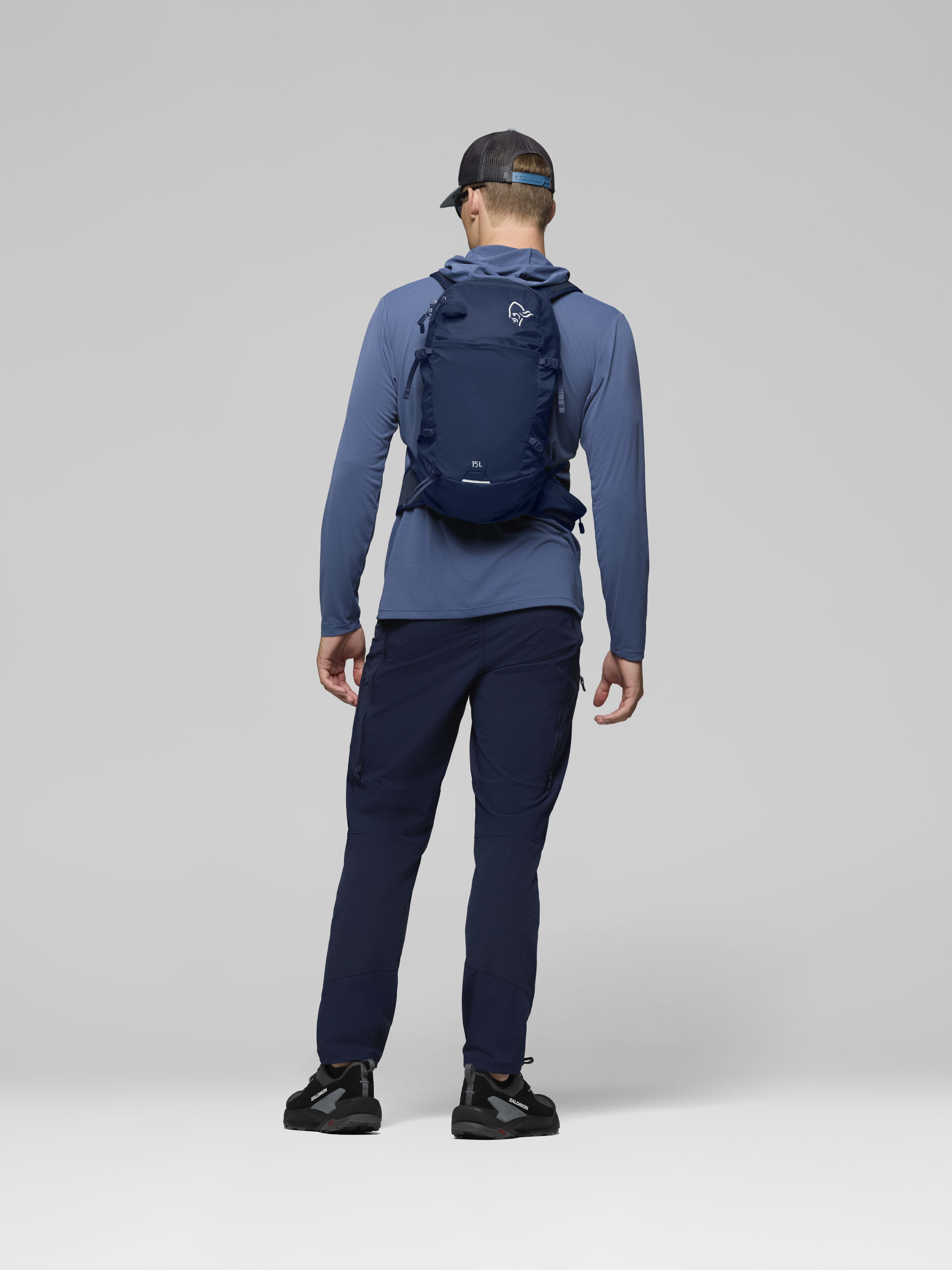 Female Look front image of femund econyl70 15L Pack Indigo Night