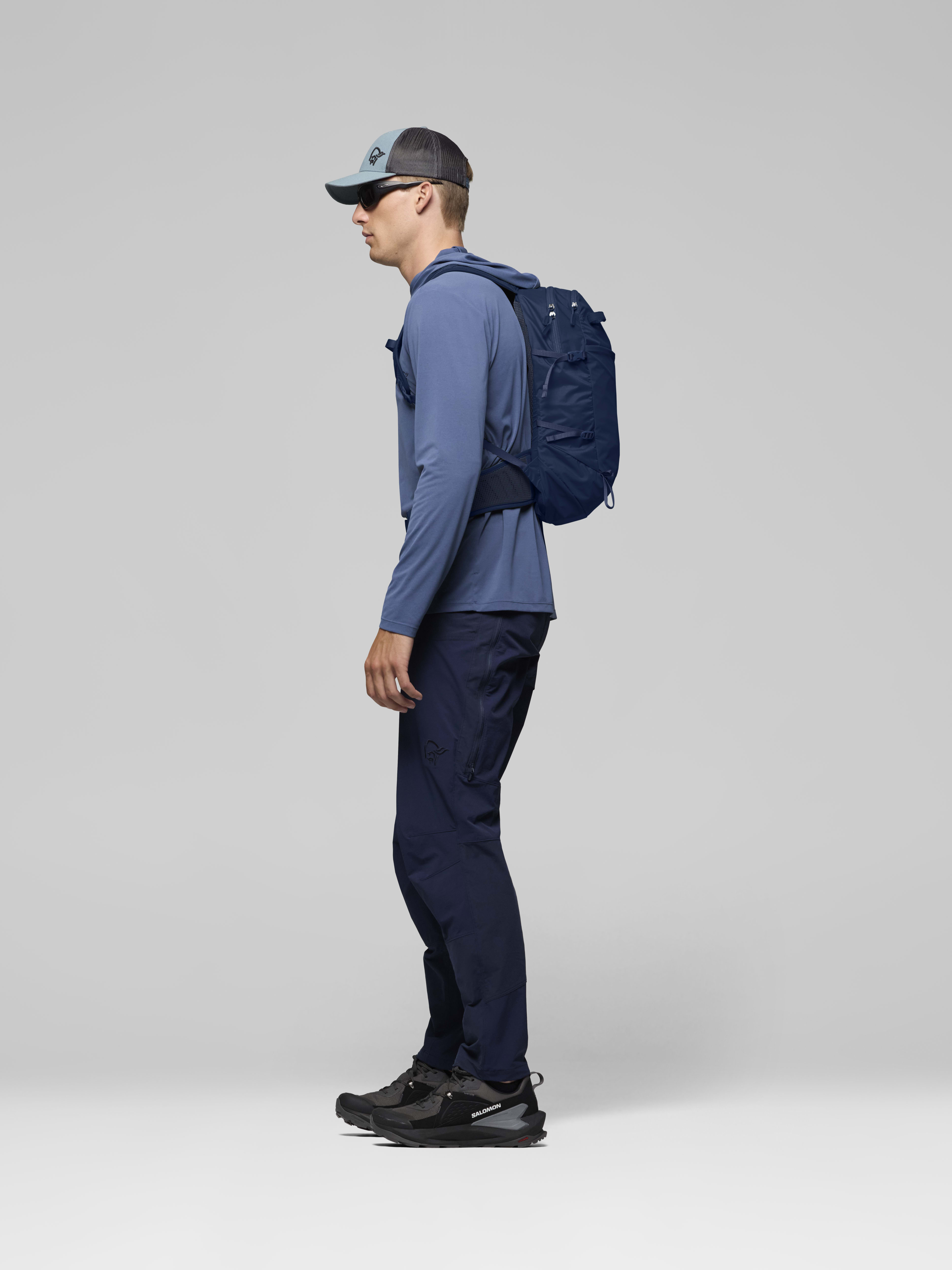 Female Look side image of femund econyl70 15L Pack Indigo Night