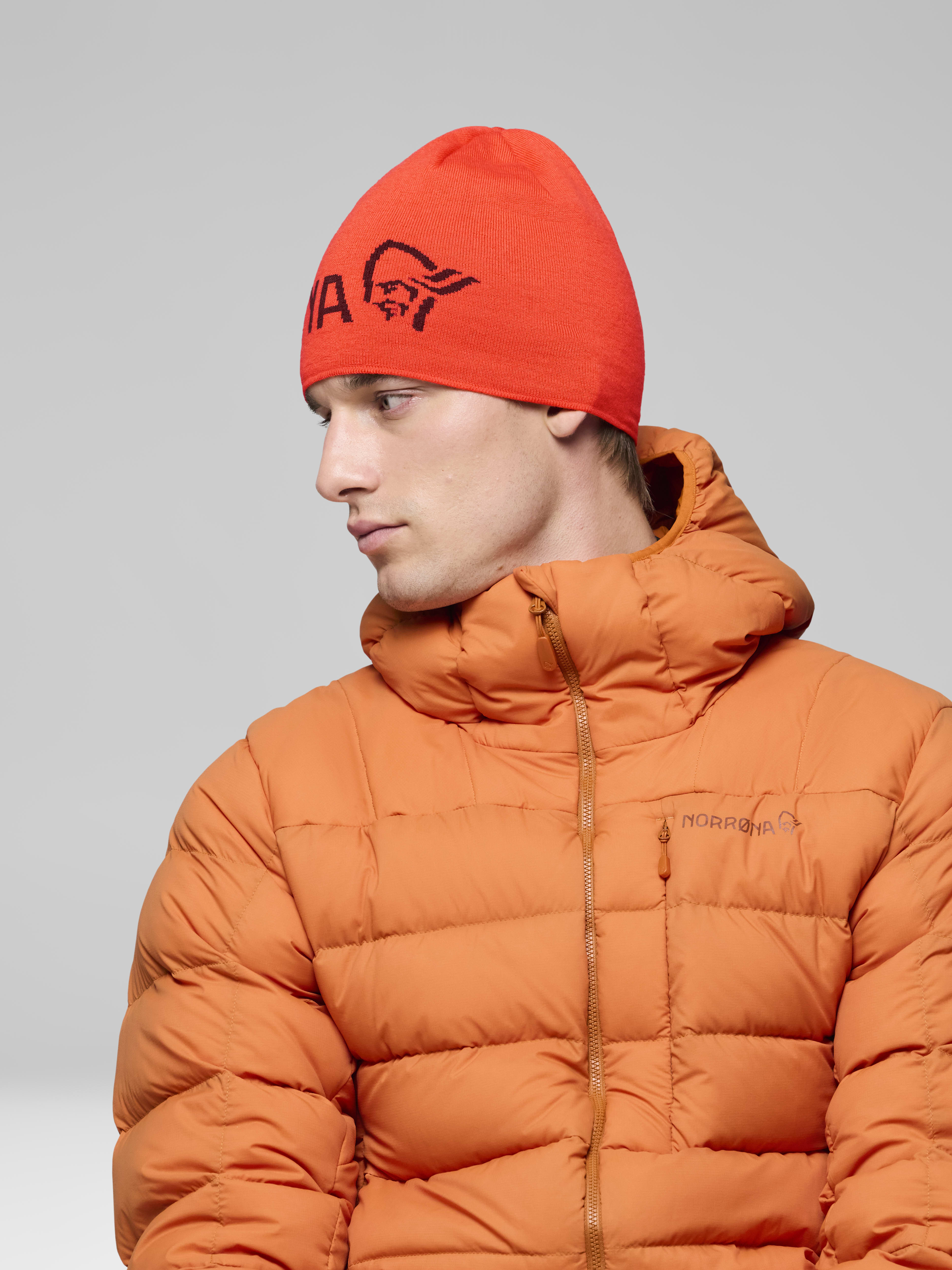 Female Look side image of 29 light merinoUll logo Beanie Baked Apple