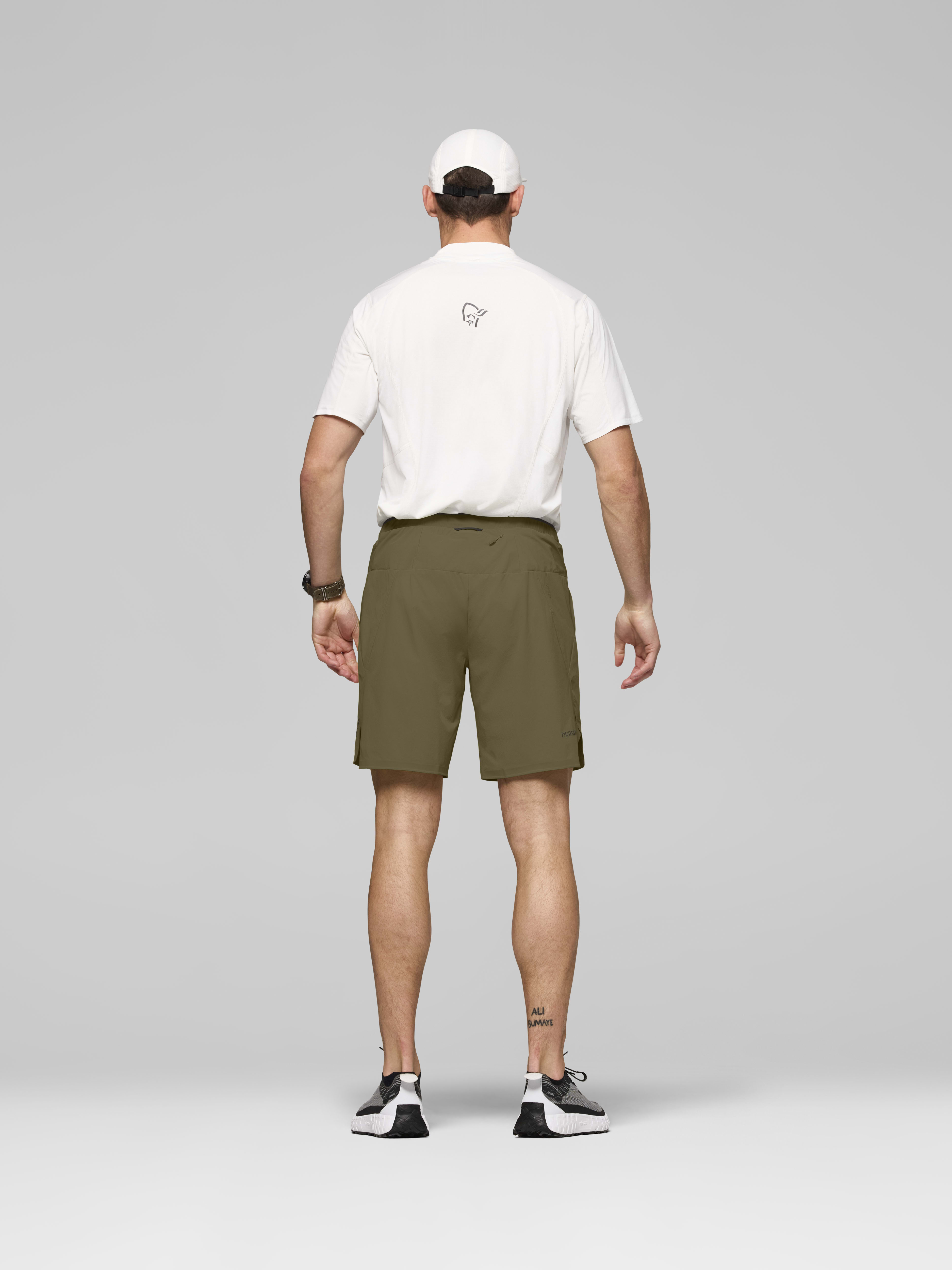 Male Look back image of senja flex1 9" Shorts Olive Night