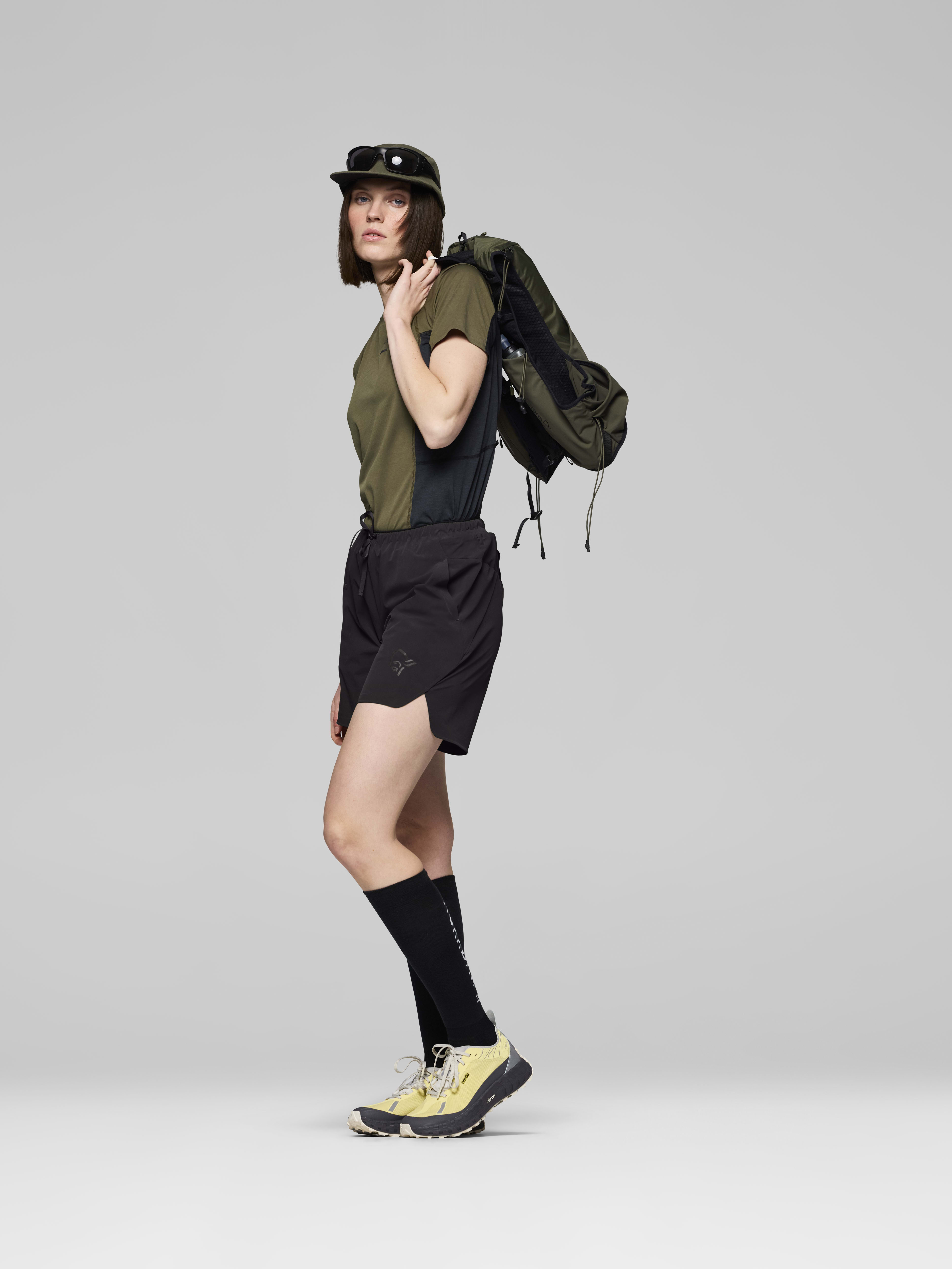 Female Look opening image of senja flex1 8" Shorts Caviar Black