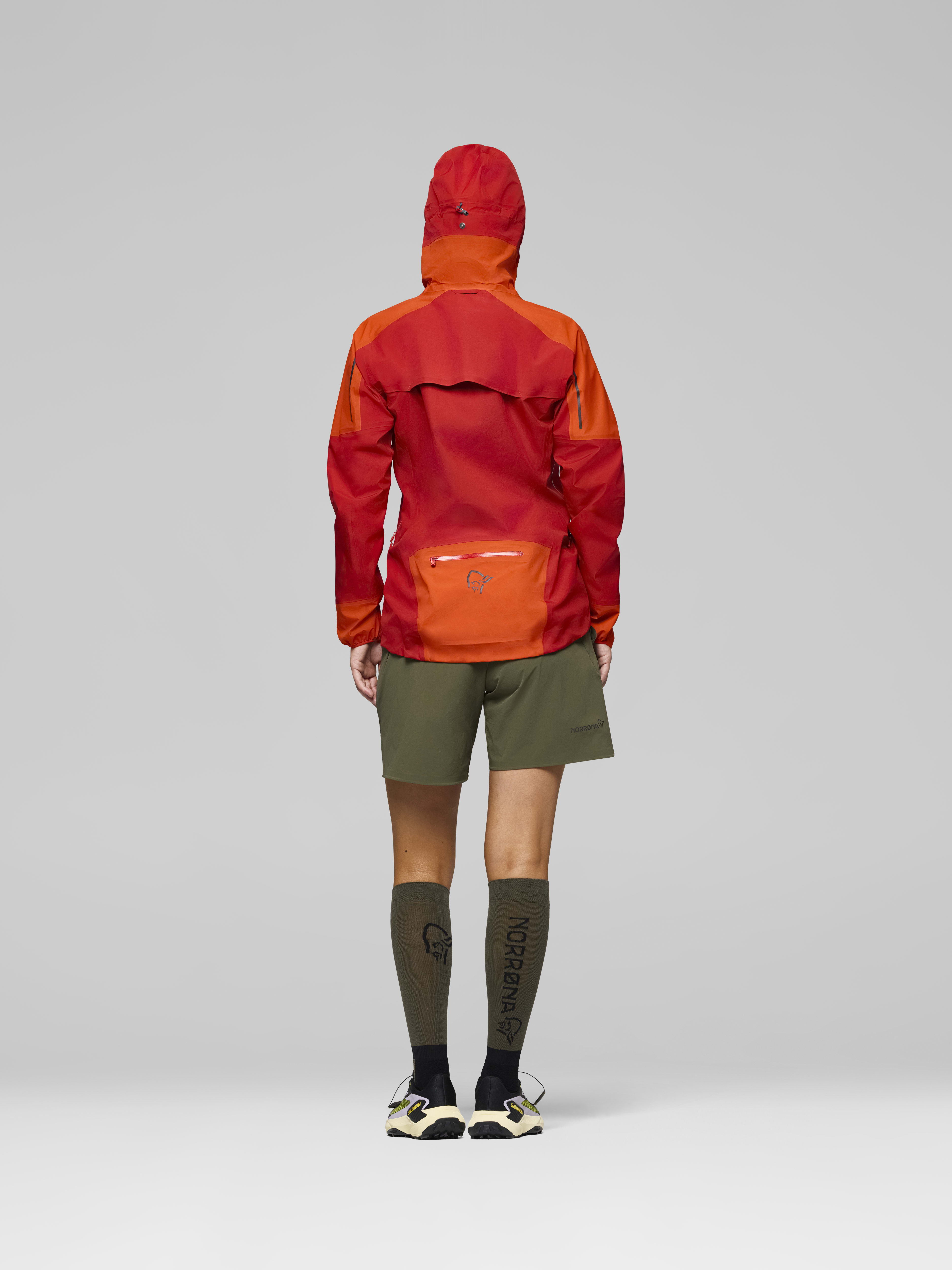 Female Look back image of senja Gore-Tex Jacket Arednalin