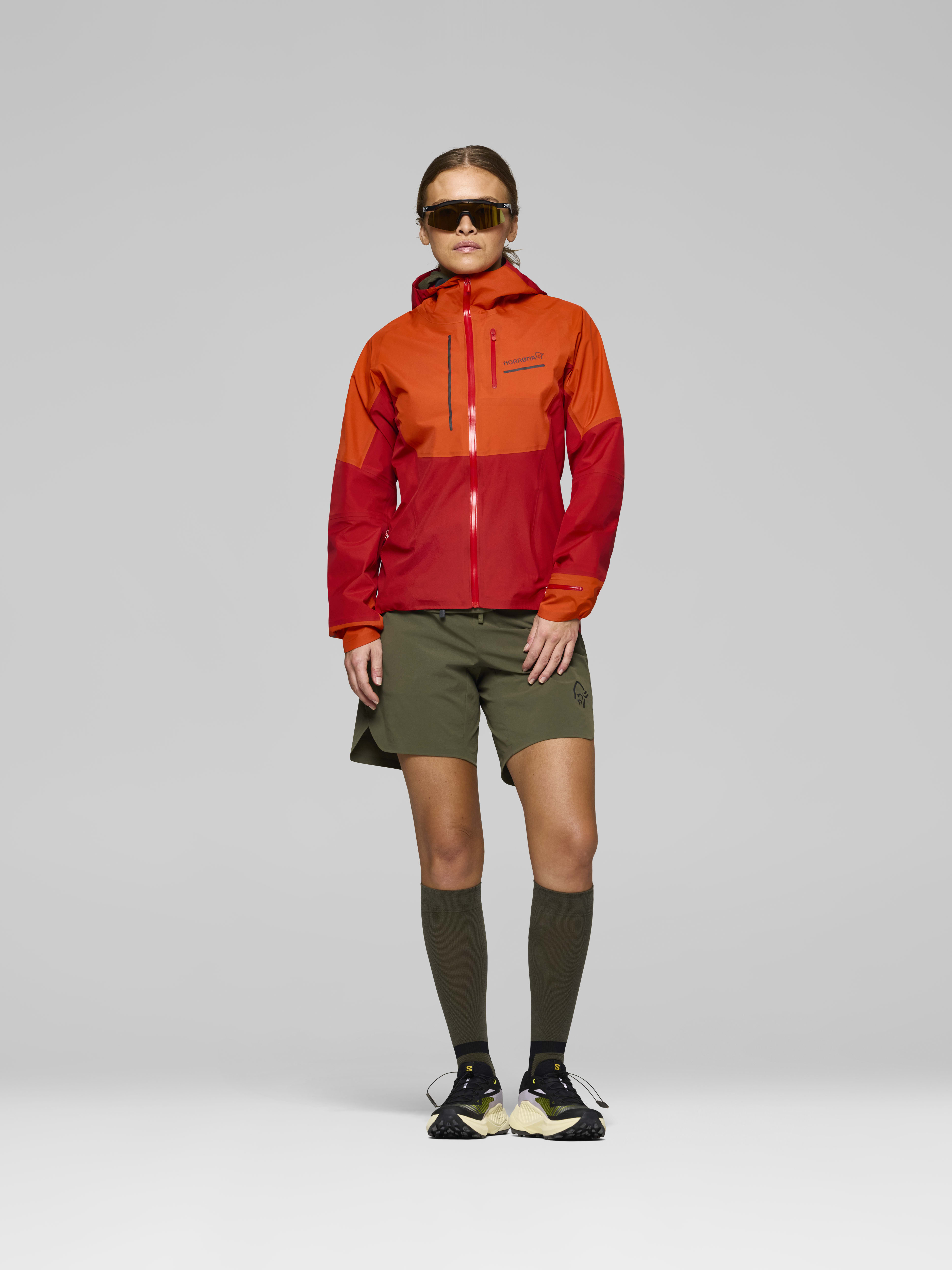 Female Look front image of senja Gore-Tex Jacket Arednalin