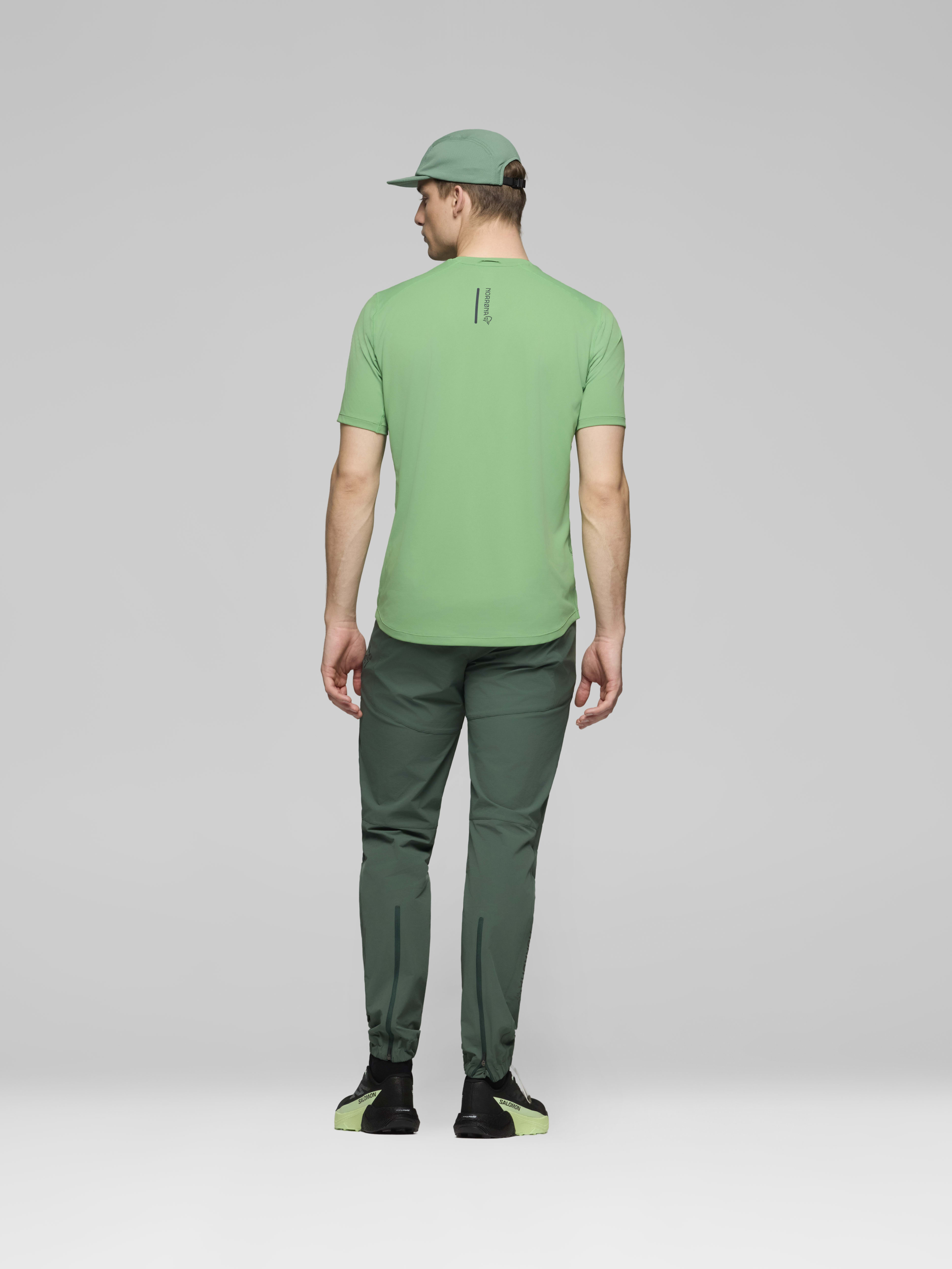 Male Look back image of senja equaliser T-shirt Peppermint