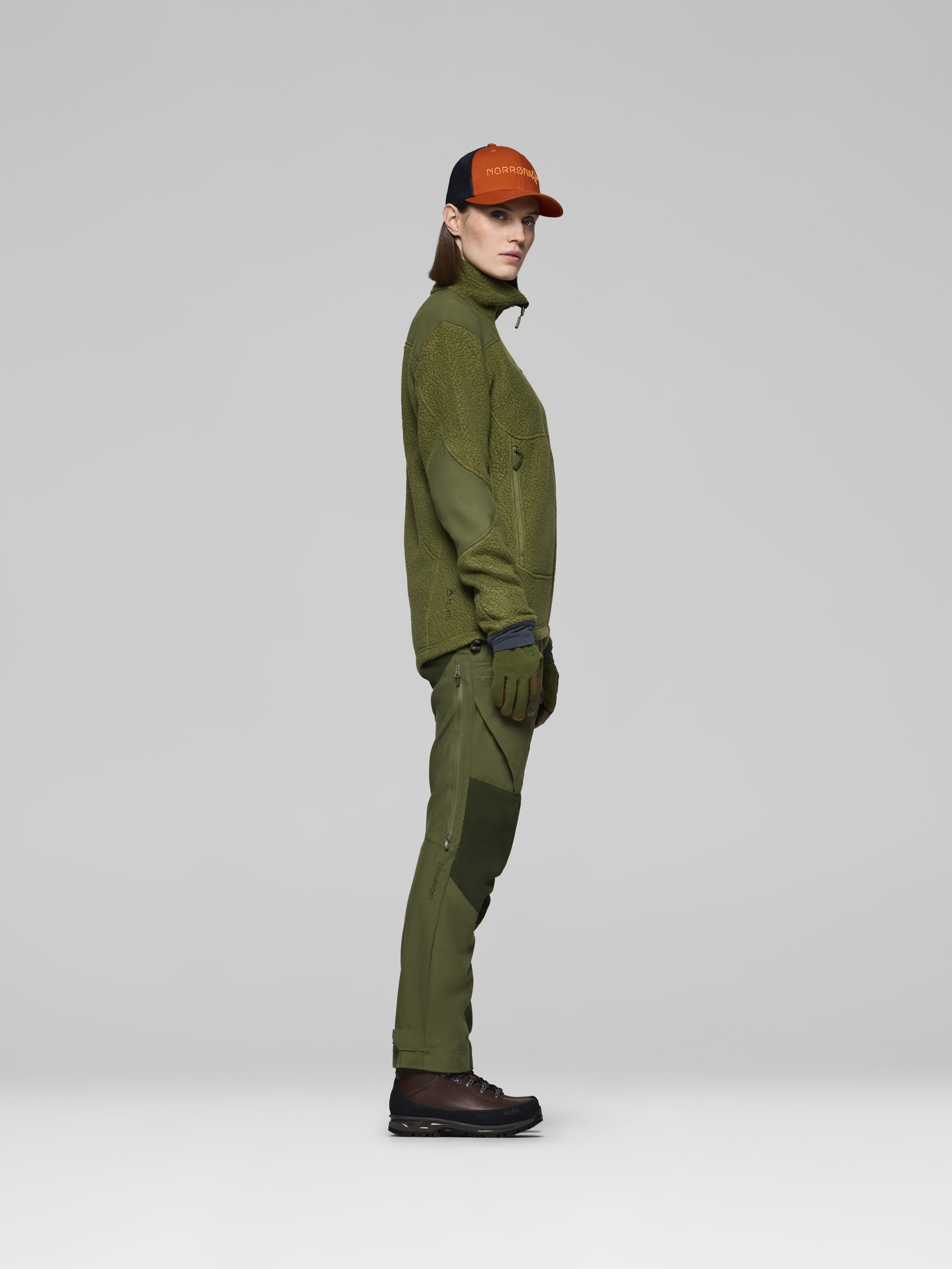 Female Look side image of finnskogen warm2 Jacket Light Green