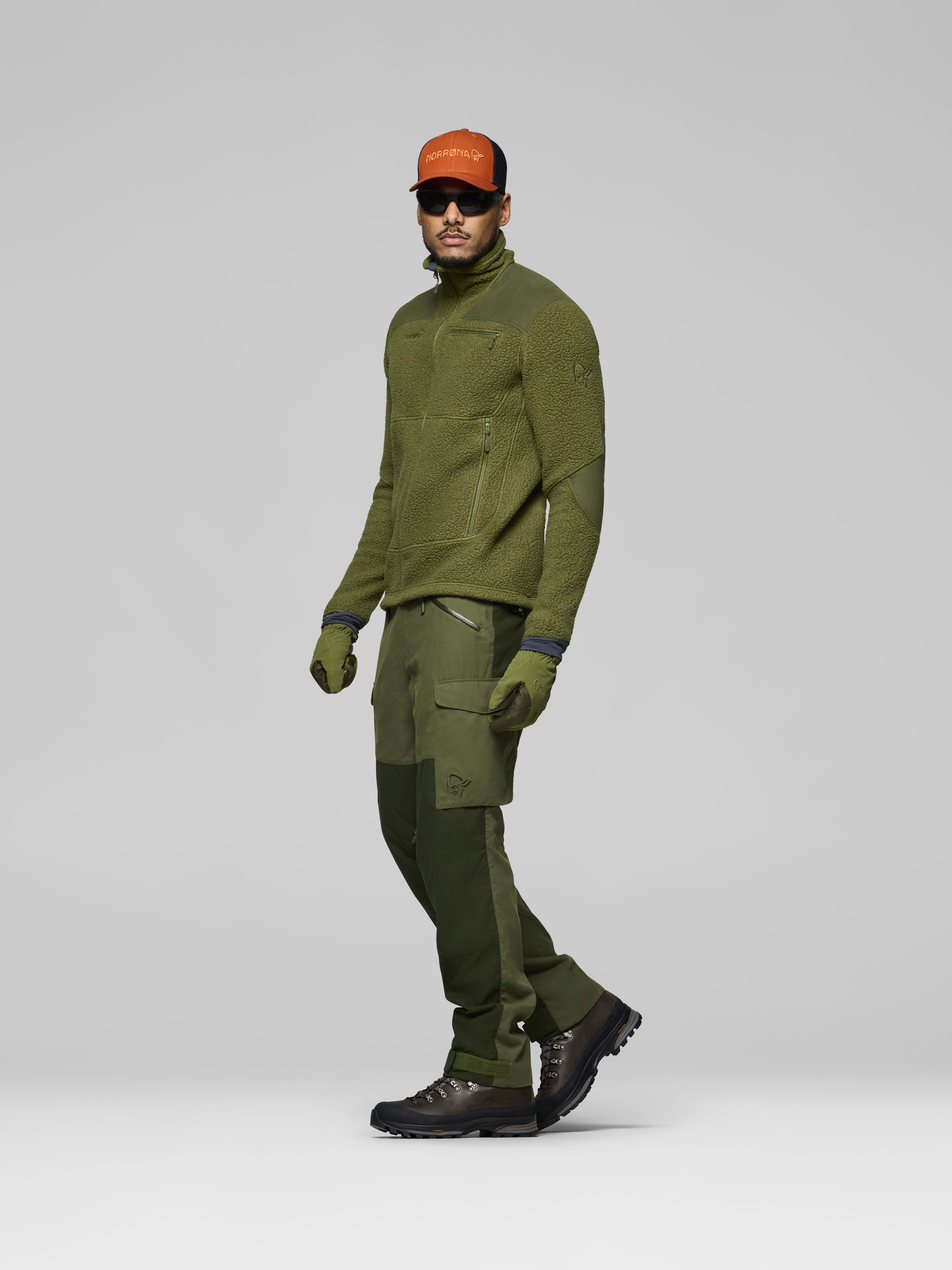 Female Look side image of finnskogen warm2 Jacket Light Green