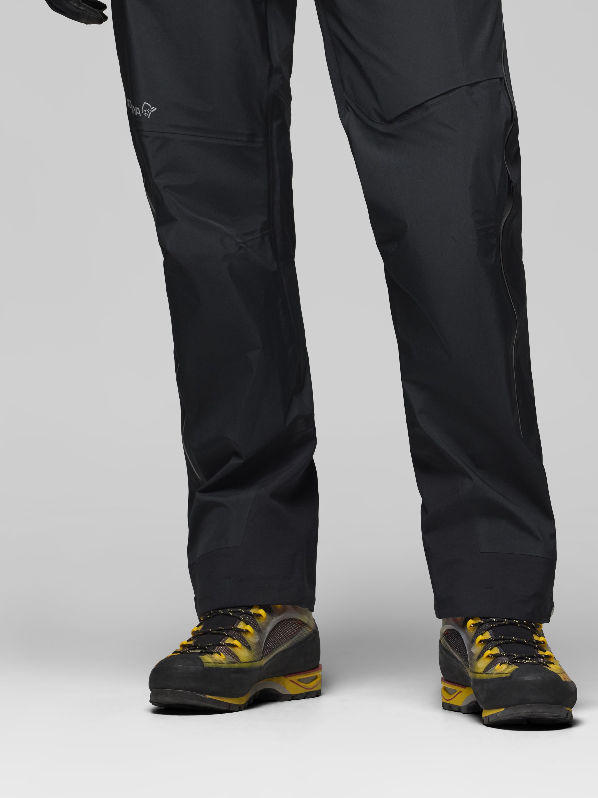 Male Look image of falketind Gore-Tex Pants Caviar Black
