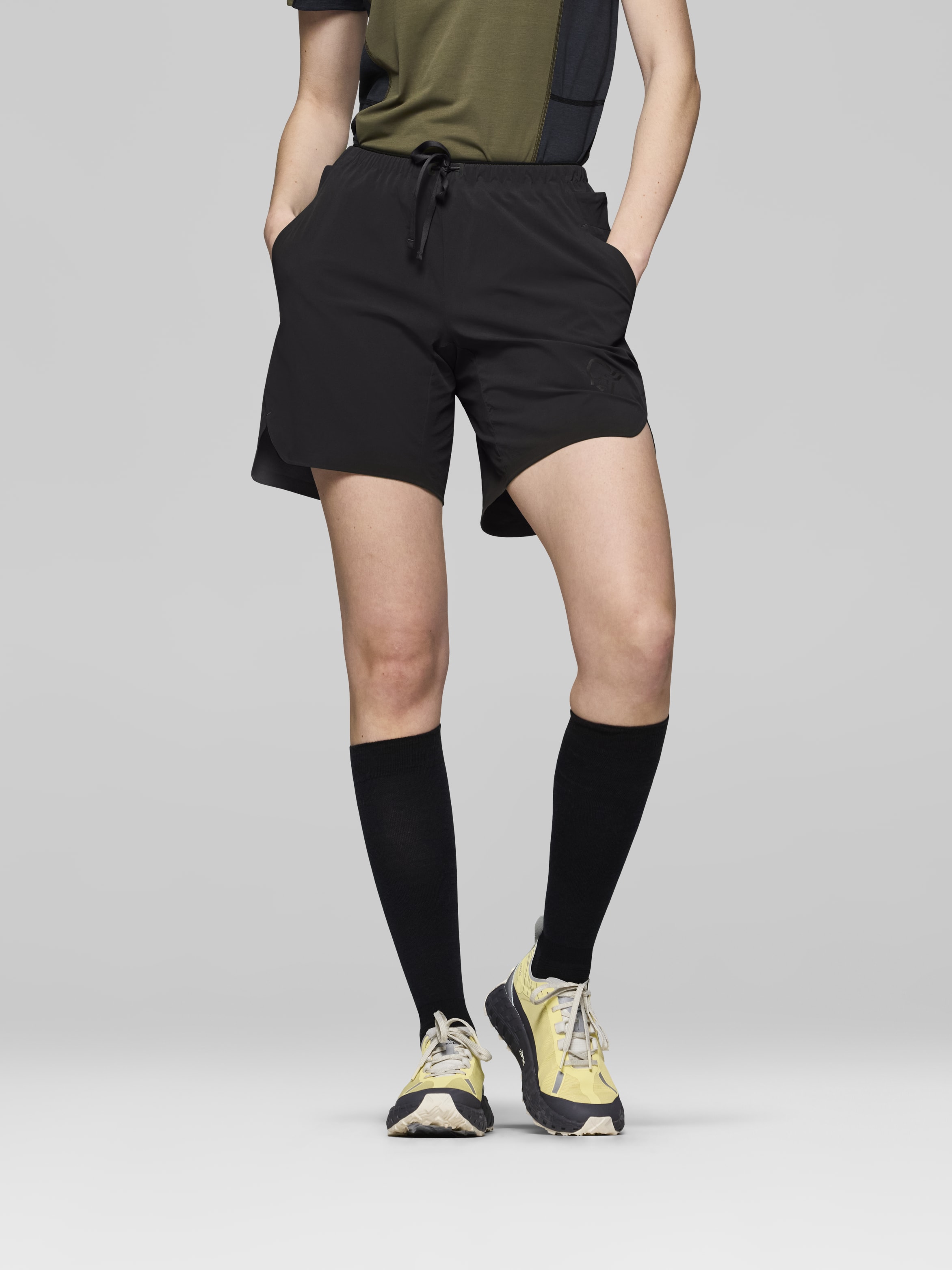 Female Look image of senja flex1 8" Shorts Caviar Black
