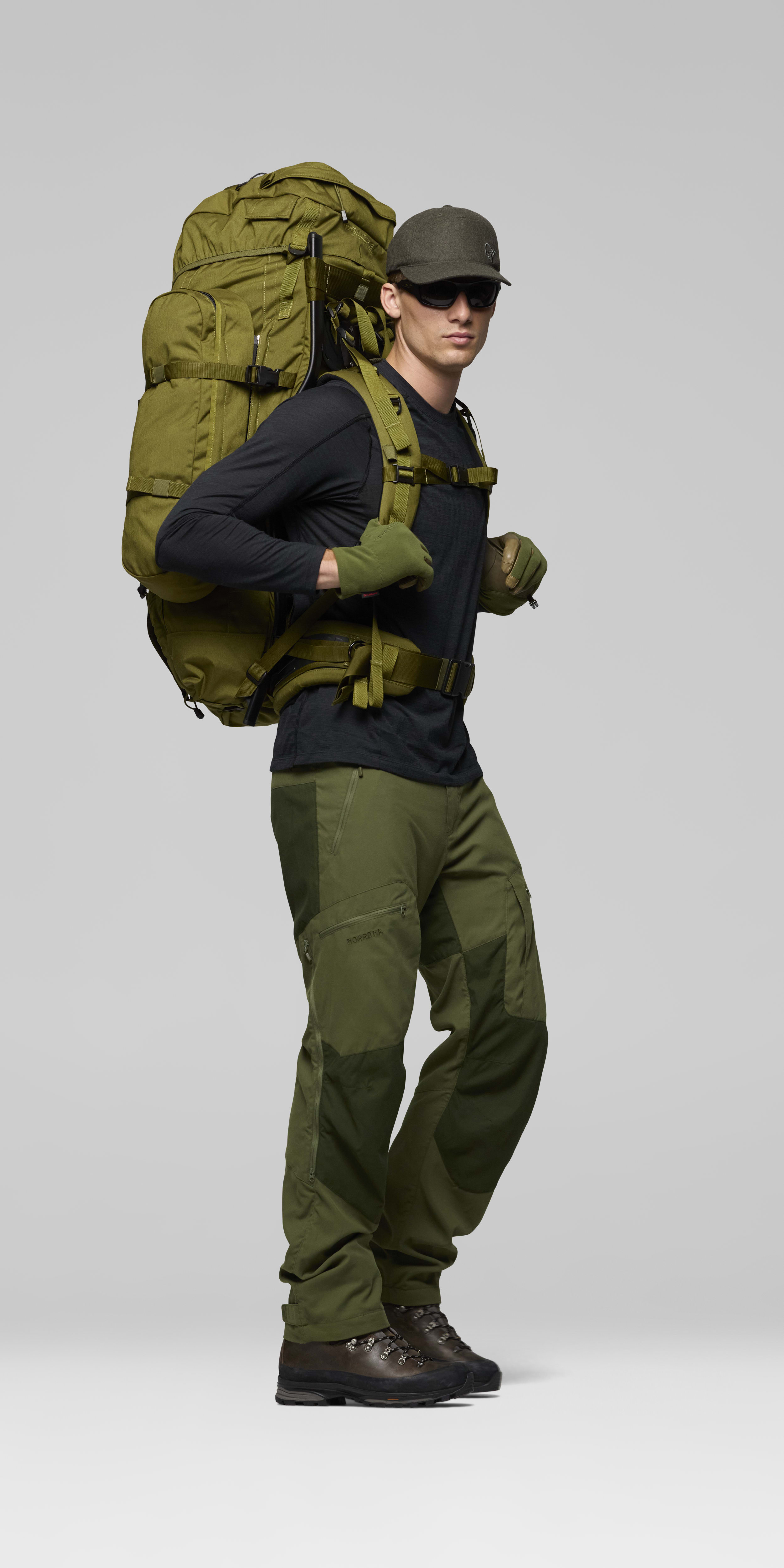 Male Look back image of recon synkroflex 125L Pack Military Green 