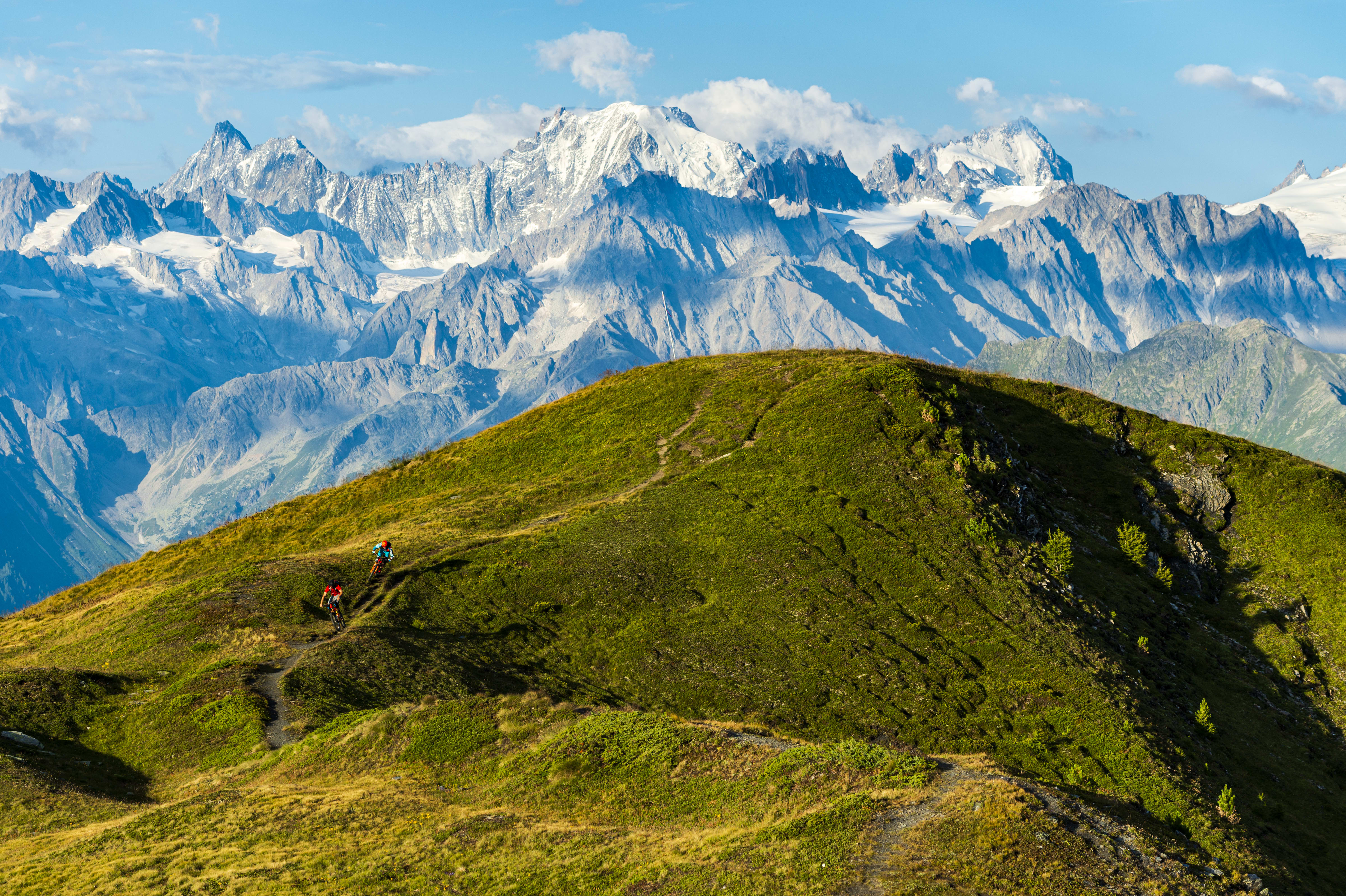 Stephen Matthews and Ludo May riding in Verbier, Switzerland.