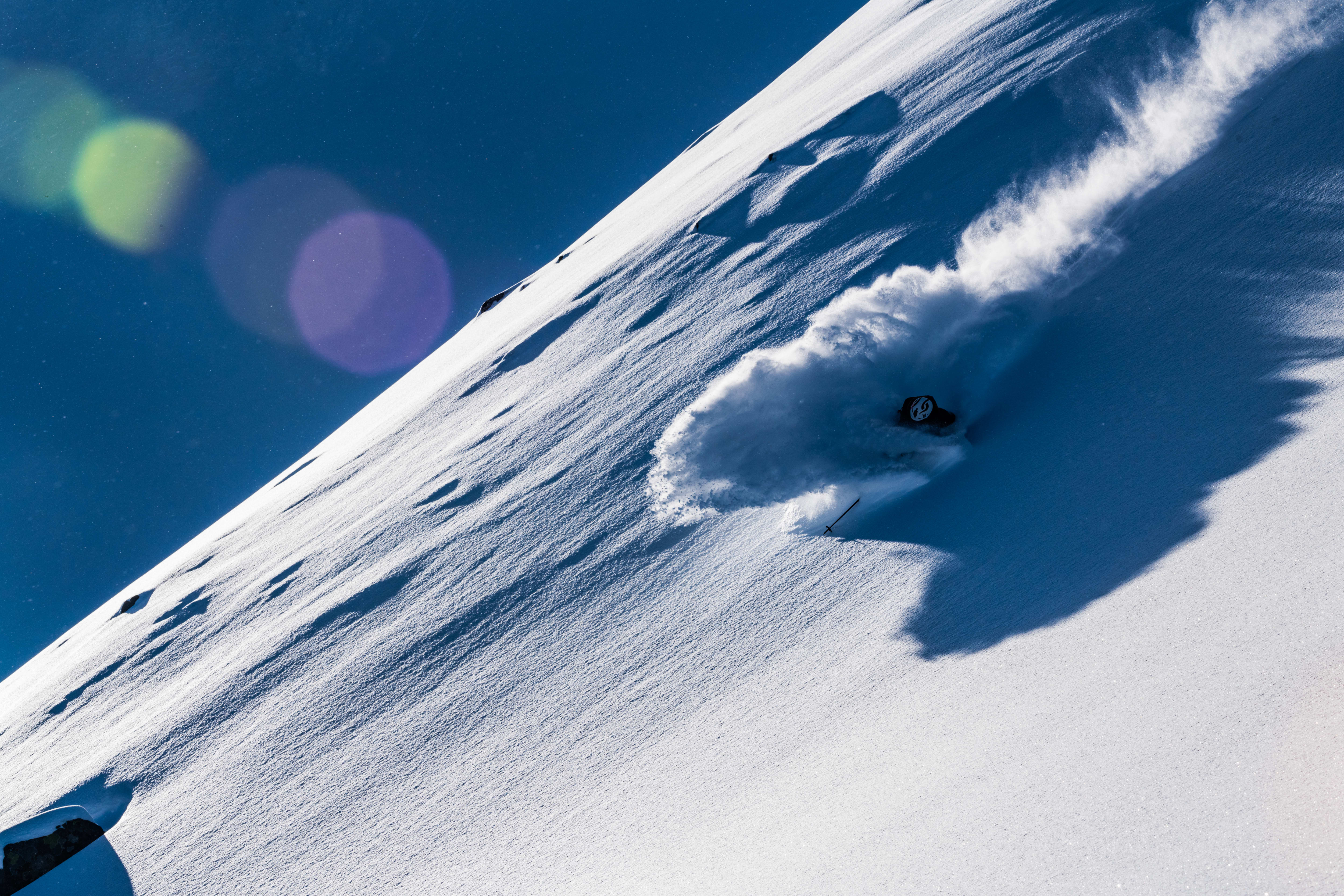 Asbjørn Eggebø Næss skiing deep powder in Måndalen, Romsdal, Norway. lyngen Gore-Tex User rights 22.05.2019 - 3 years