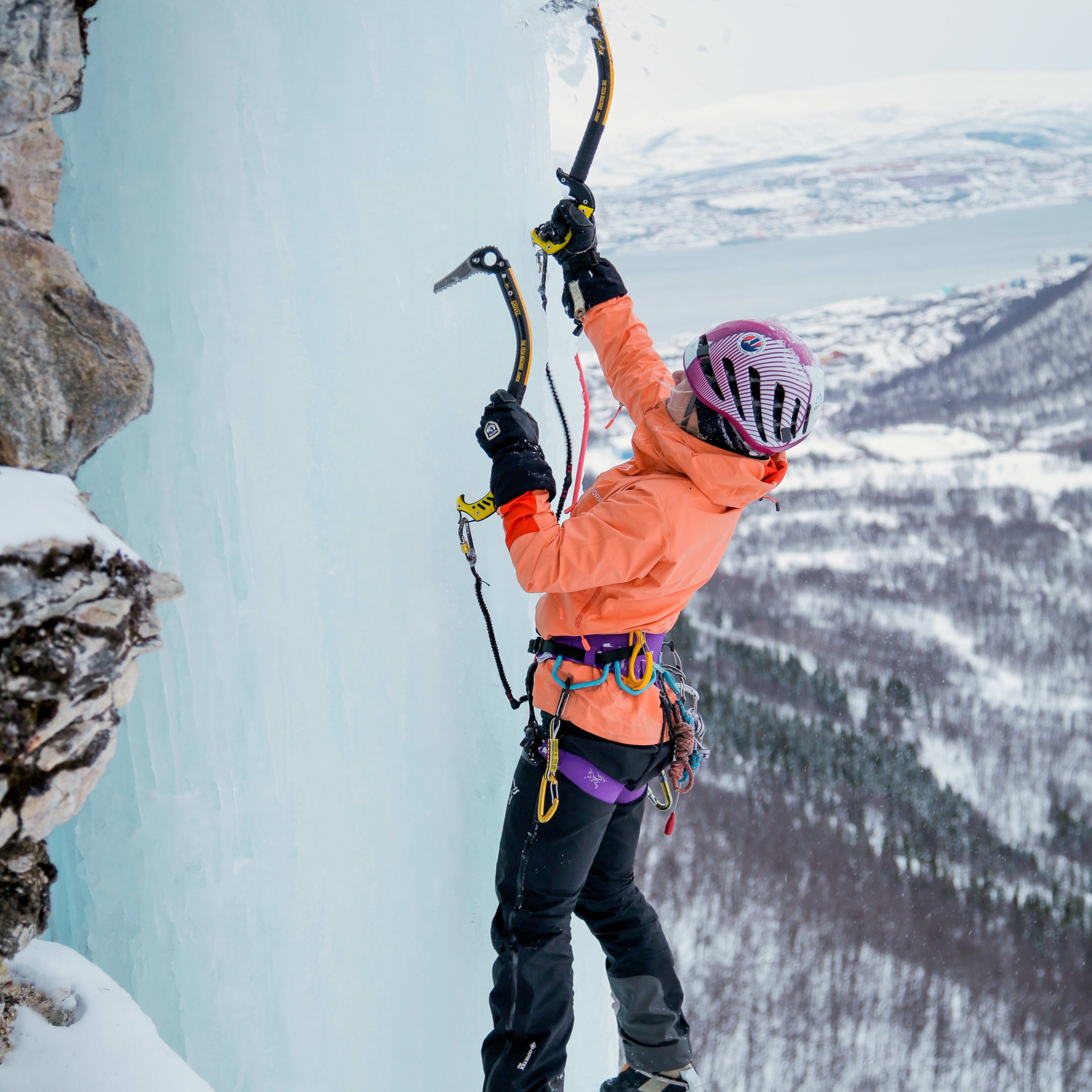 Johanna Stålnakke FW1920 trollveggen Ice Climbing trollveggen Gore-Tex Pro Light exclusive right is worldwide and temporally unlimited.
