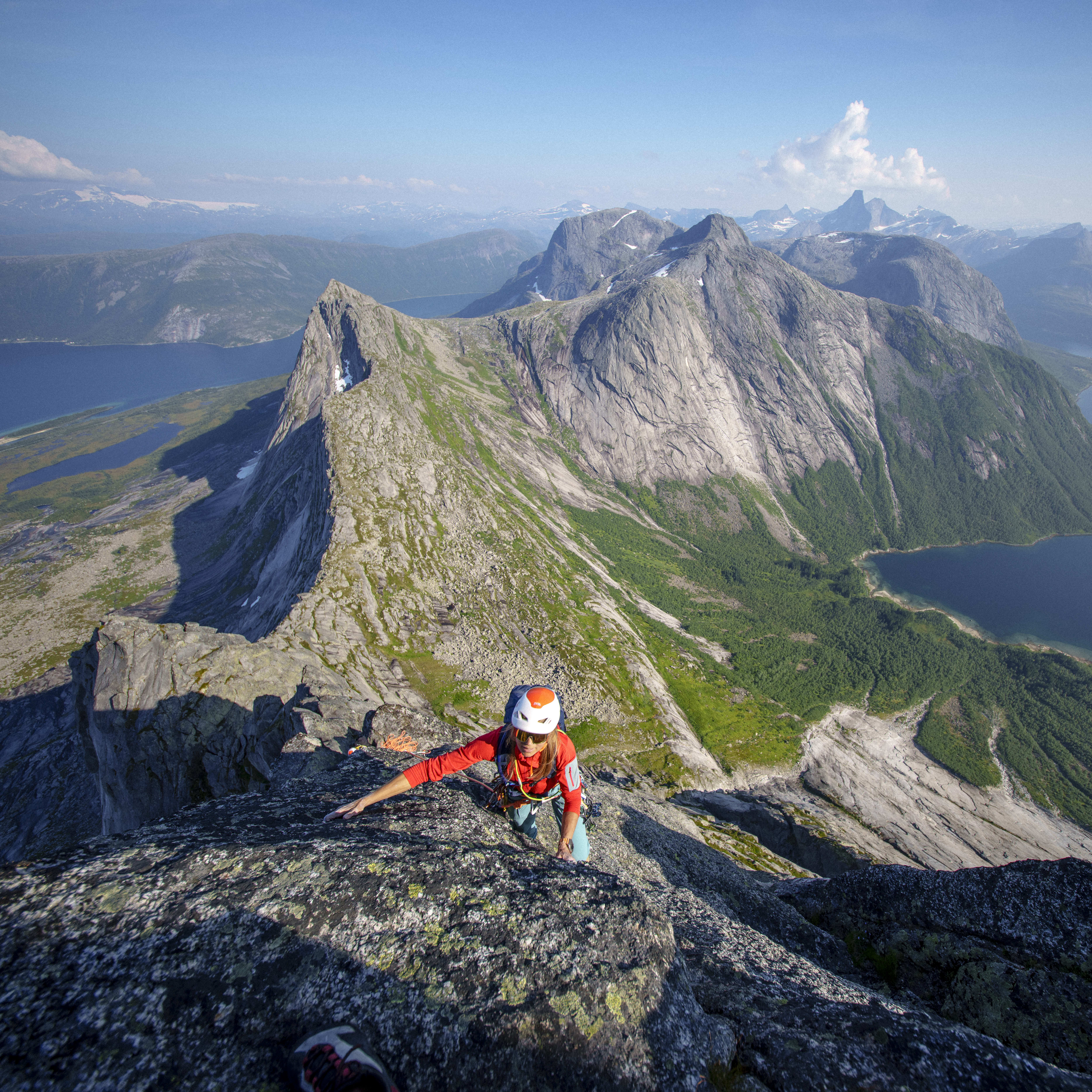 Minna Riihimaki, 1898-26-5571 falketind warm1 Hood W's