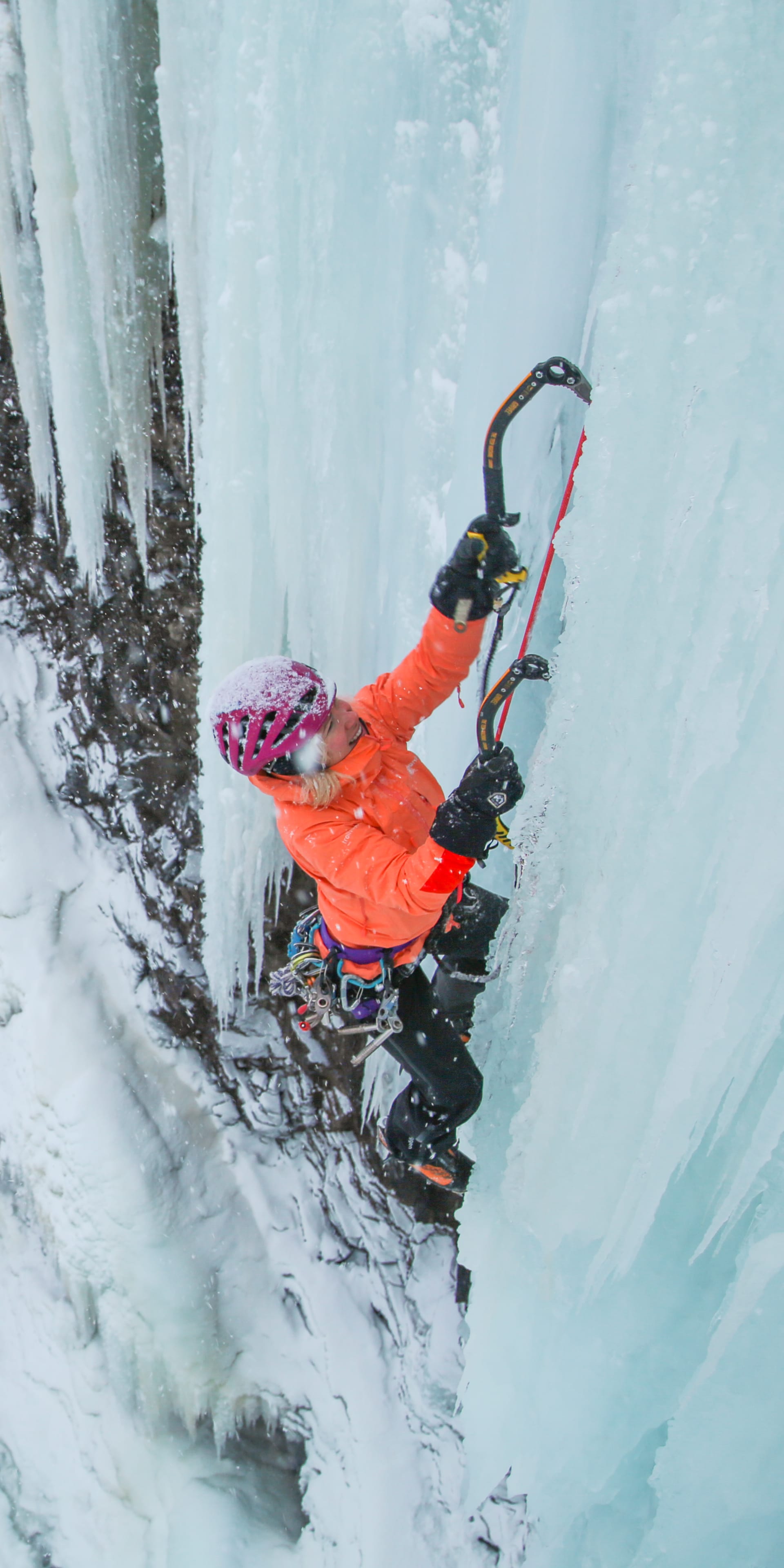 Johanna Stålnakke Nordkjosbotn FW1920 trollveggen Ice Climbing trollveggen Gore-Tex Pro Light exclusive right is worldwide and temporally unlimited.