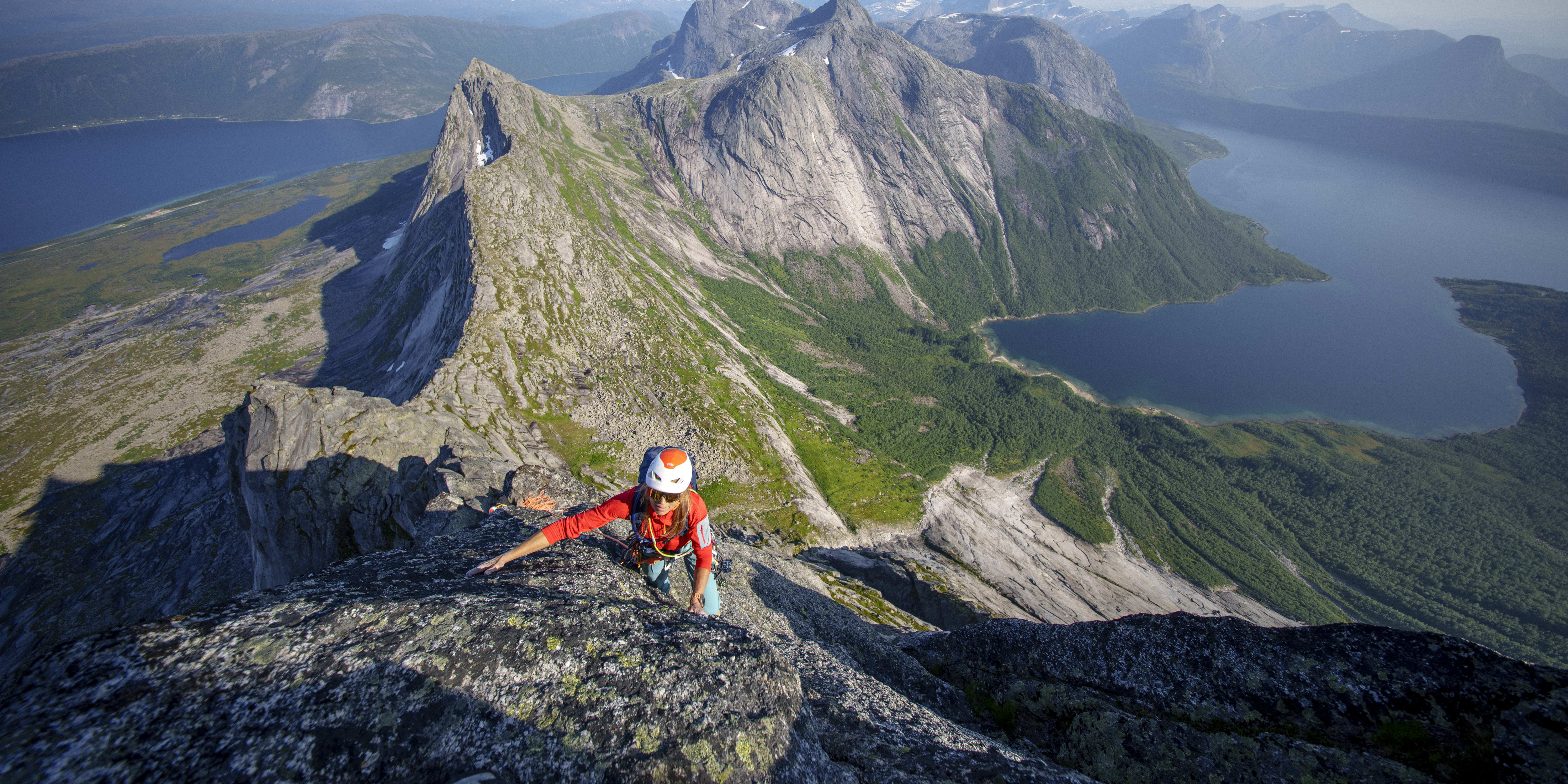 Minna Riihimaki, 1898-26-5571 falketind warm1 Hood W's