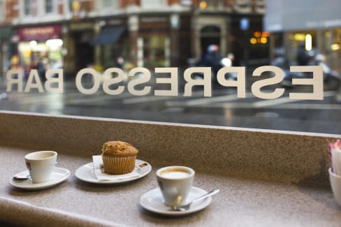 Espresso e muffin a Londra